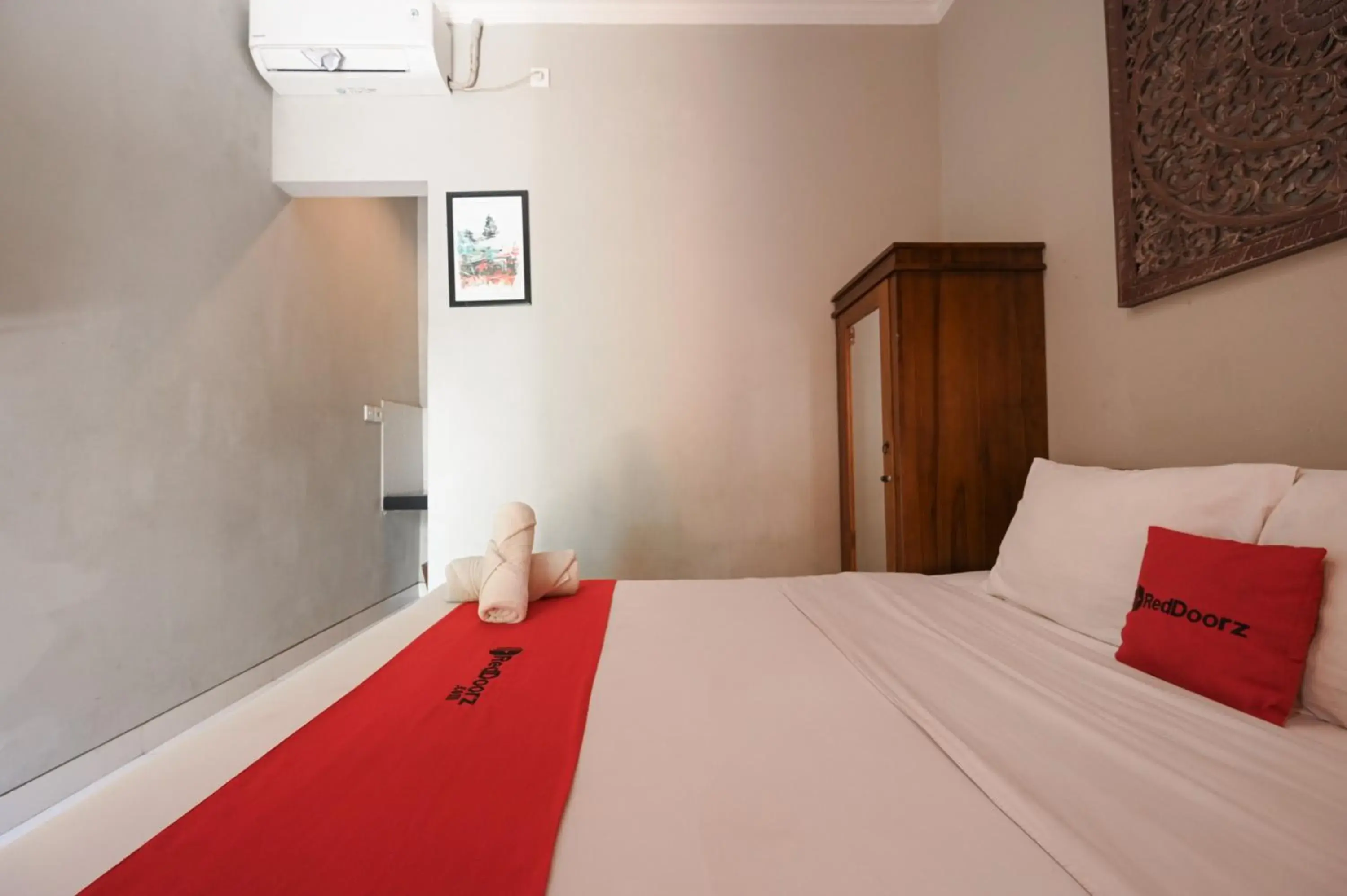 Bedroom, Bed in RedDoorz near Mertasari Beach 2 Bedroom, Bed in RedDoorz near Mertasari Beach 2