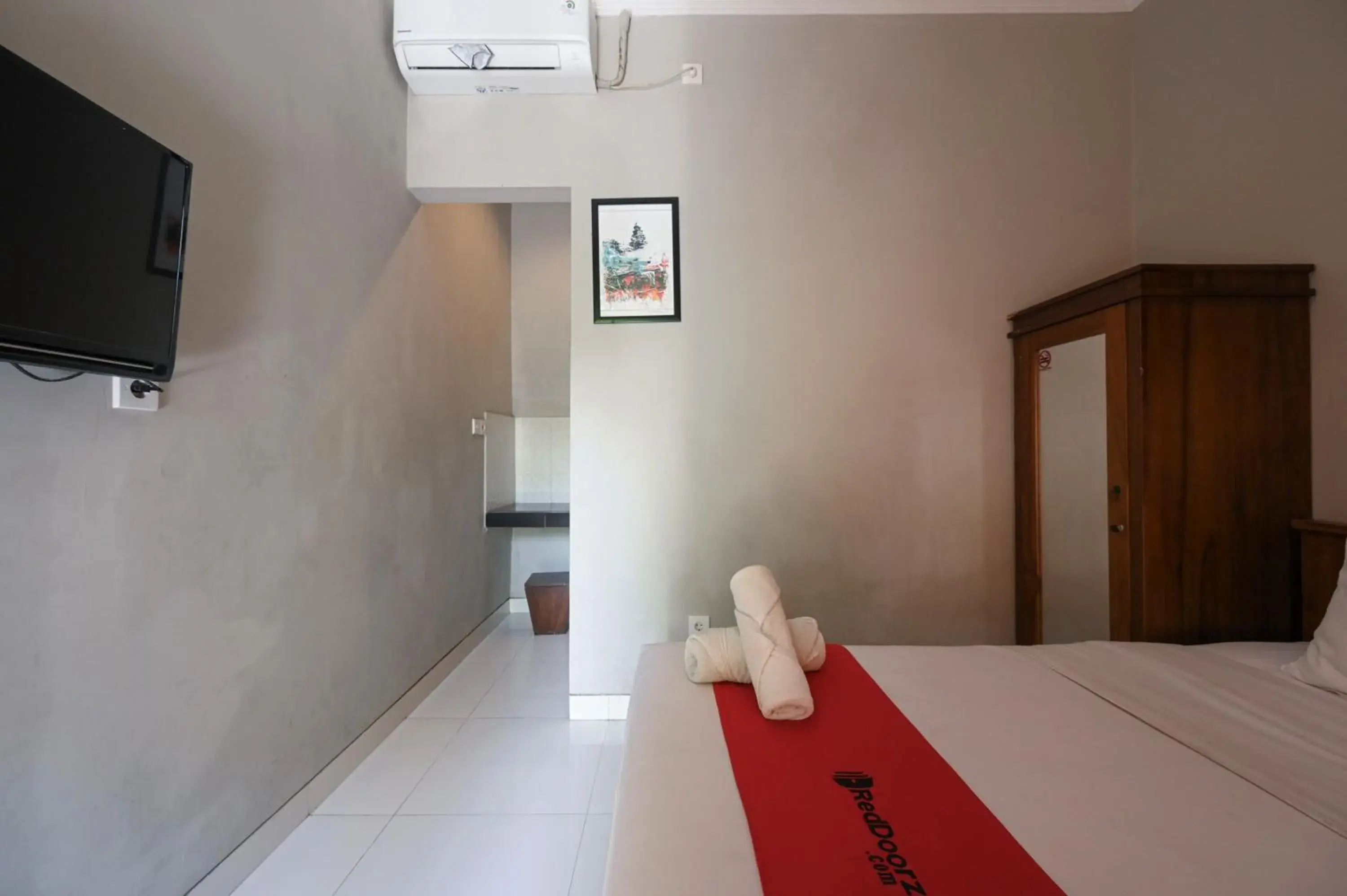 Bedroom, Bed in RedDoorz near Mertasari Beach 2 Bedroom, Bed in RedDoorz near Mertasari Beach 2