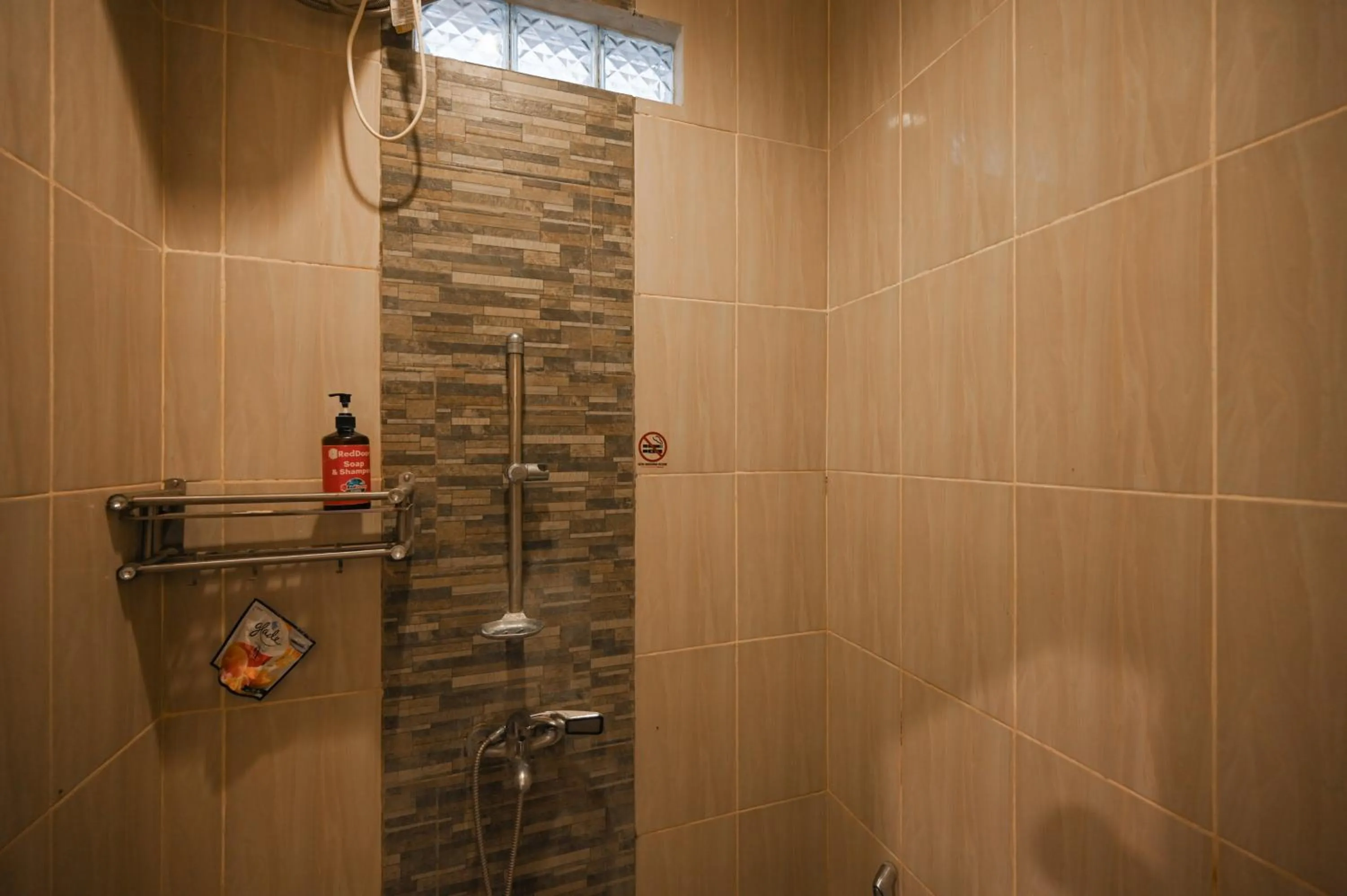 Bathroom in RedDoorz near Mertasari Beach 2