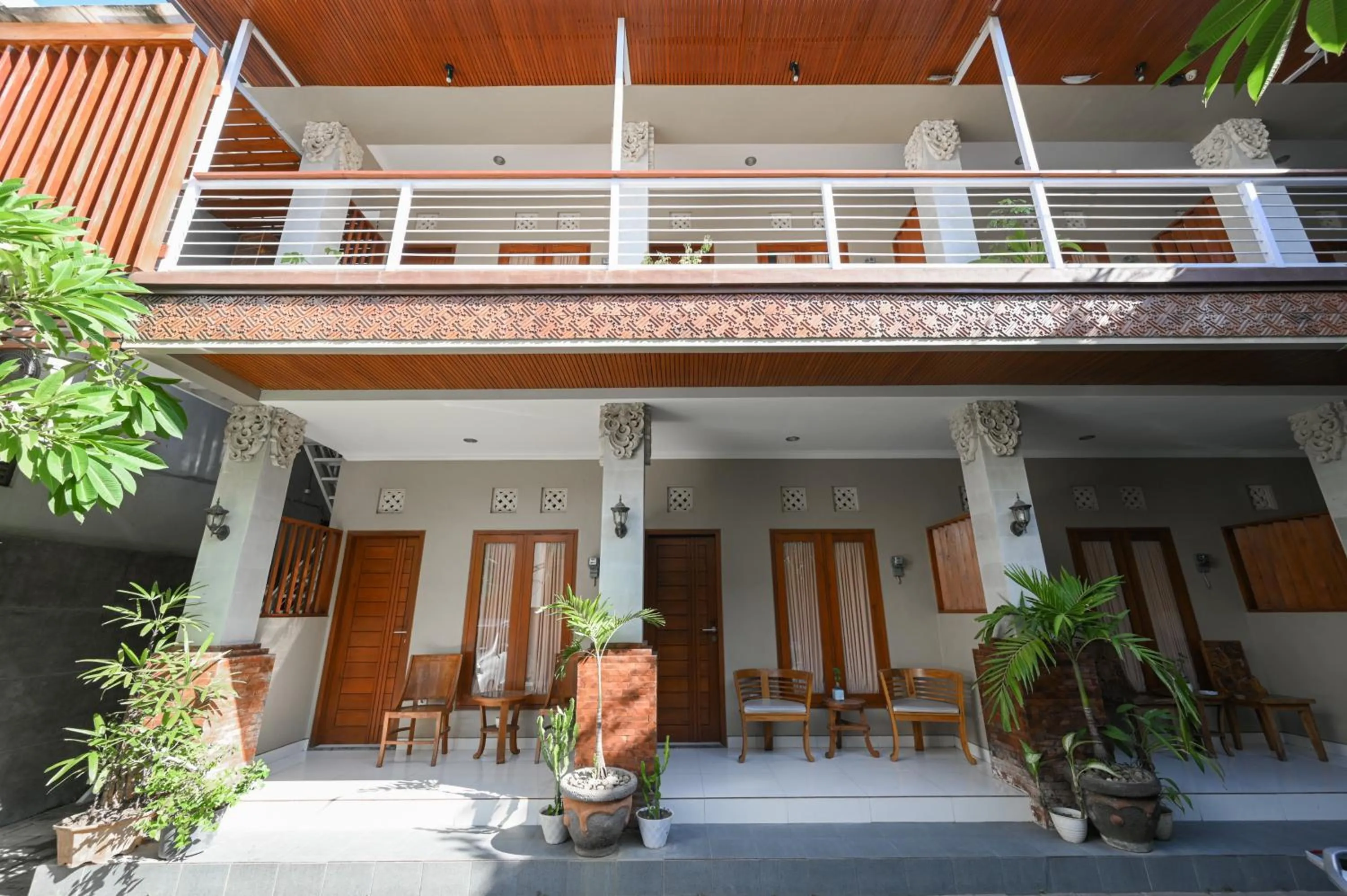 Property building in RedDoorz near Mertasari Beach 2