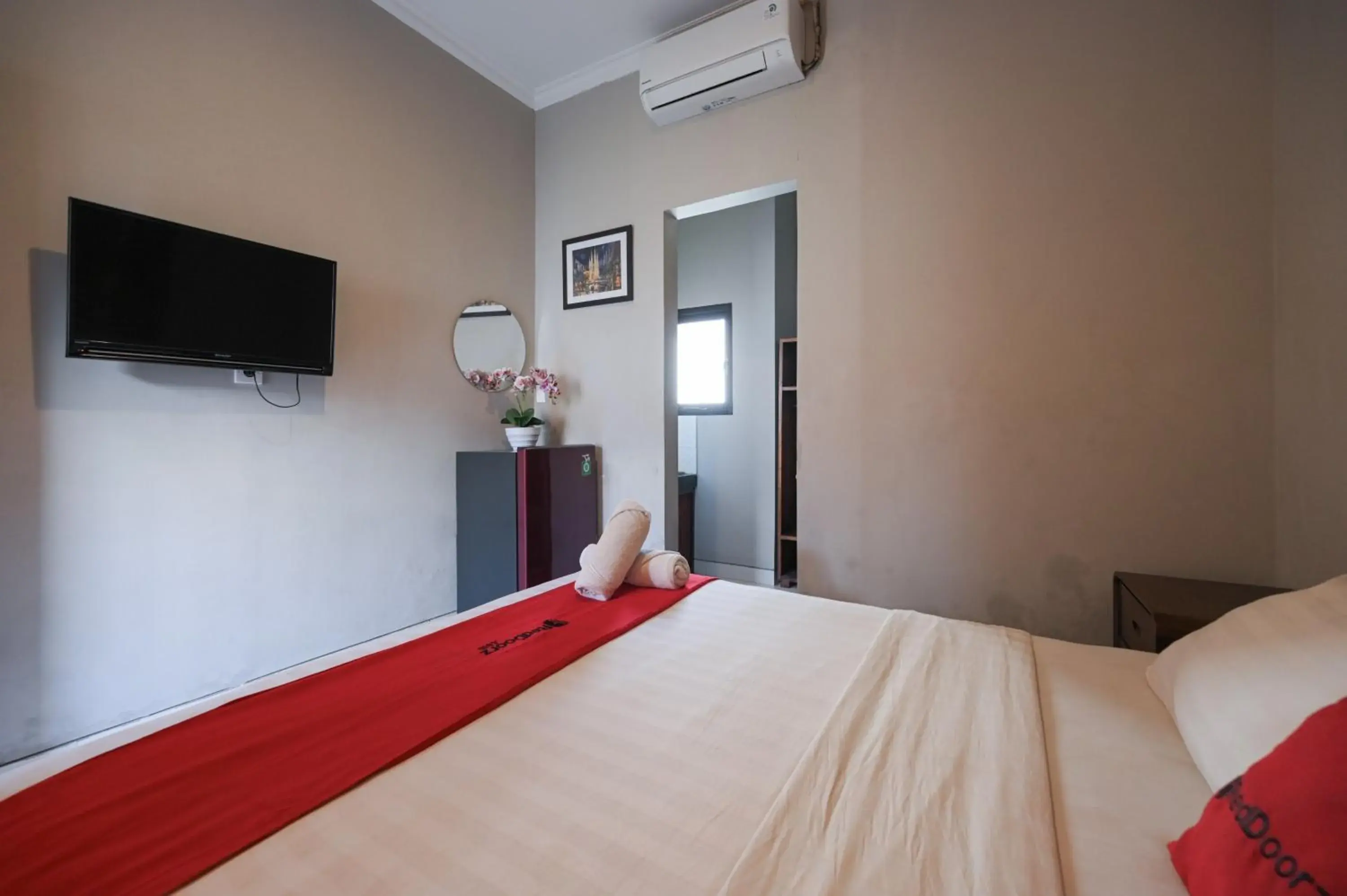 Bedroom, Bed in RedDoorz near Mertasari Beach 2 Bedroom, Bed in RedDoorz near Mertasari Beach 2