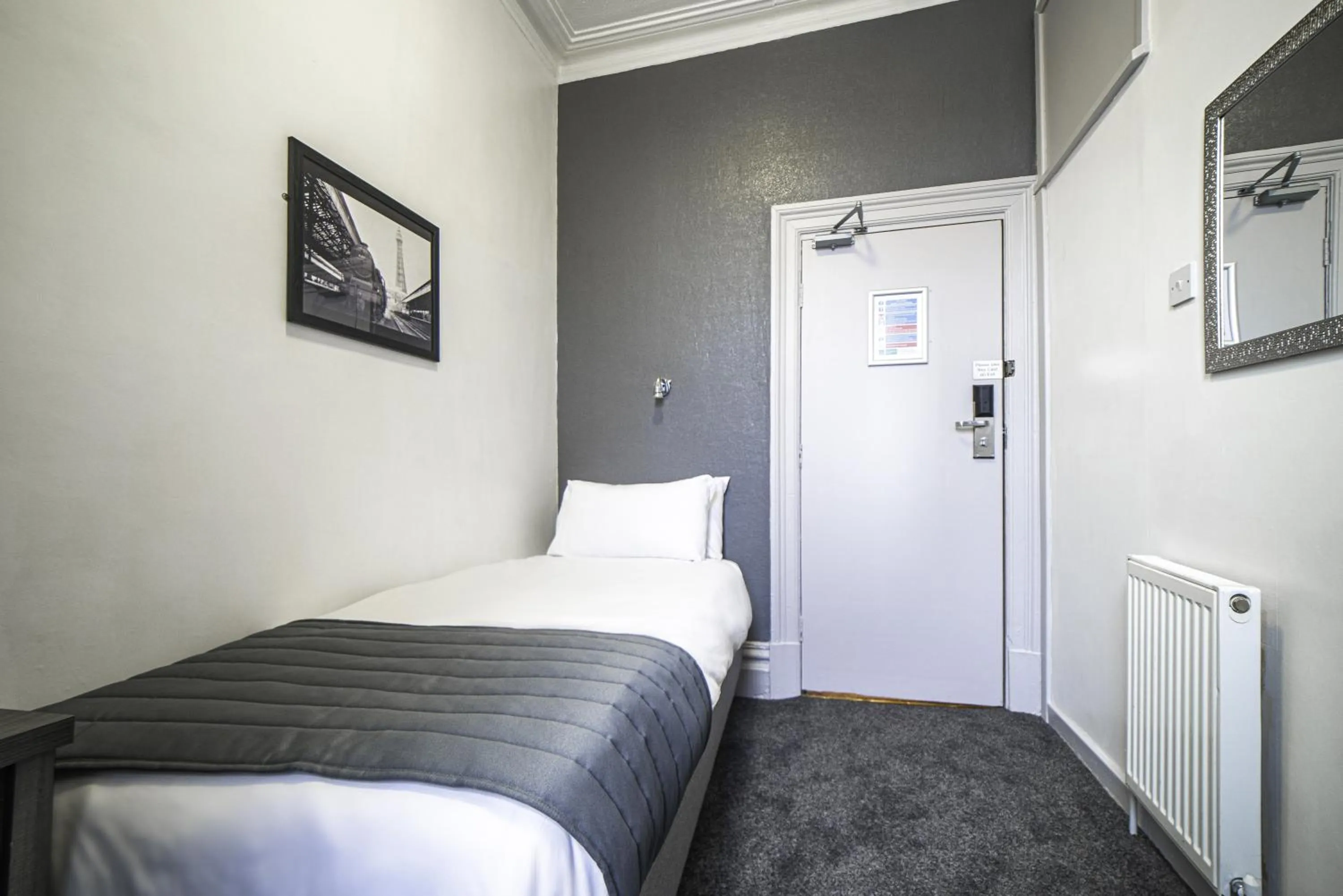 Bedroom, Bed in Comfort Inn Blackpool Gresham