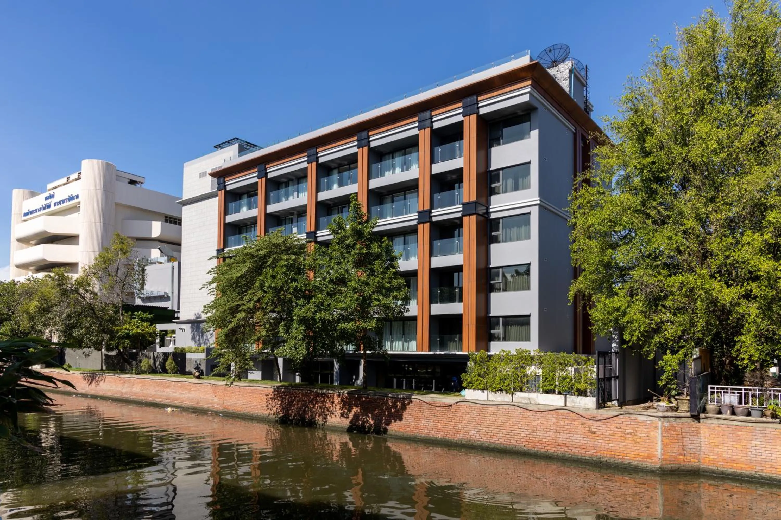 Property building in Ayathorn Bangkok