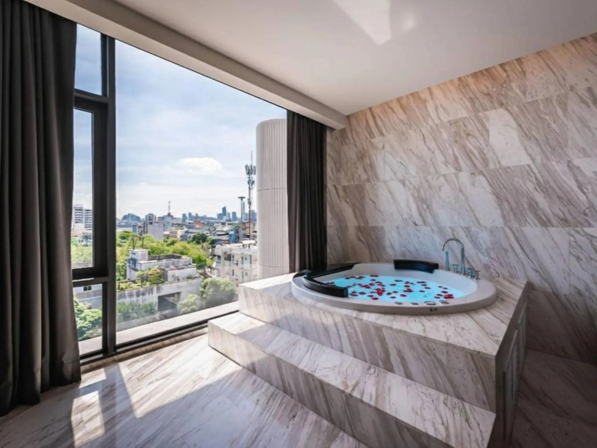 Bath in Ayathorn Bangkok