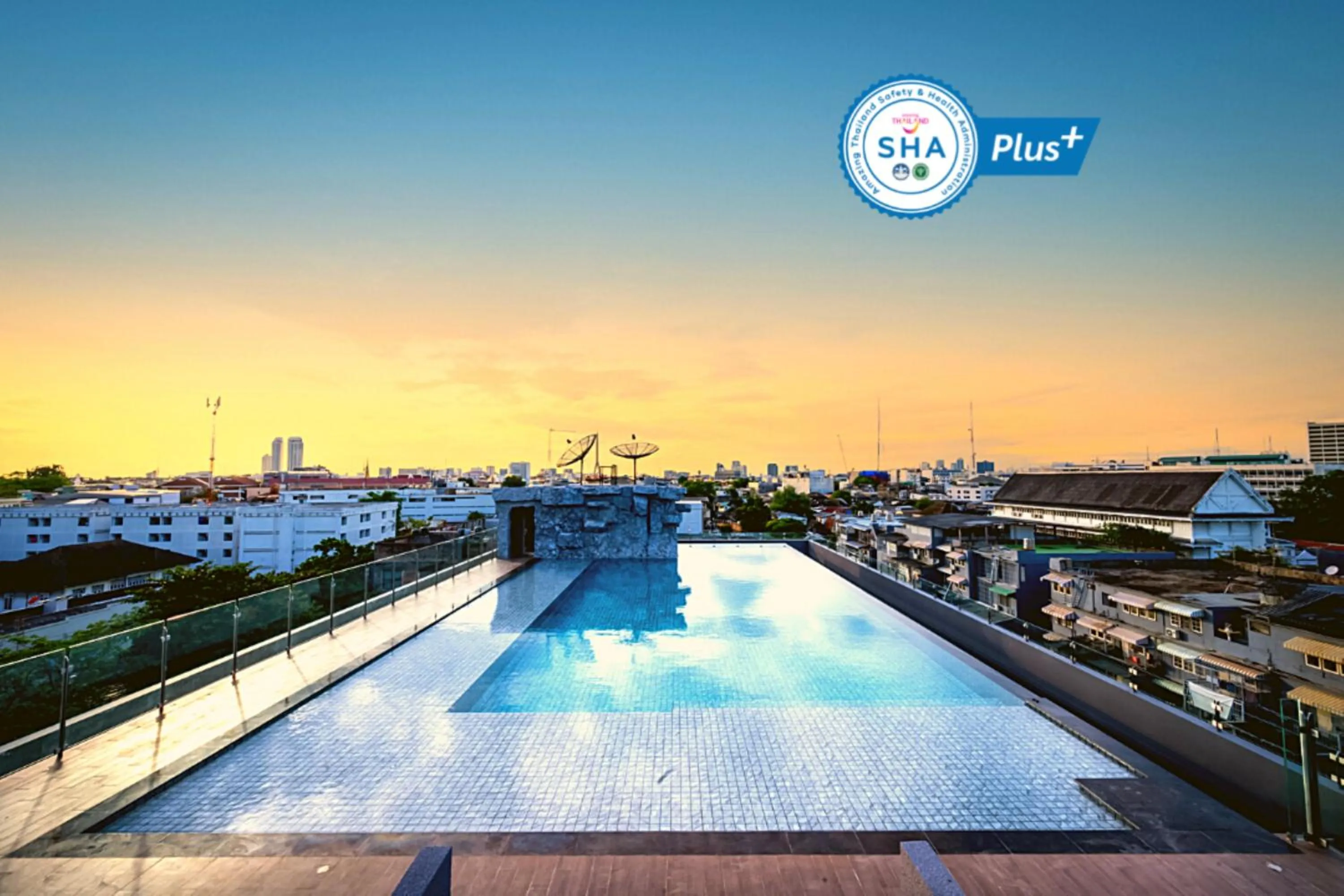 Swimming pool in Ayathorn Bangkok
