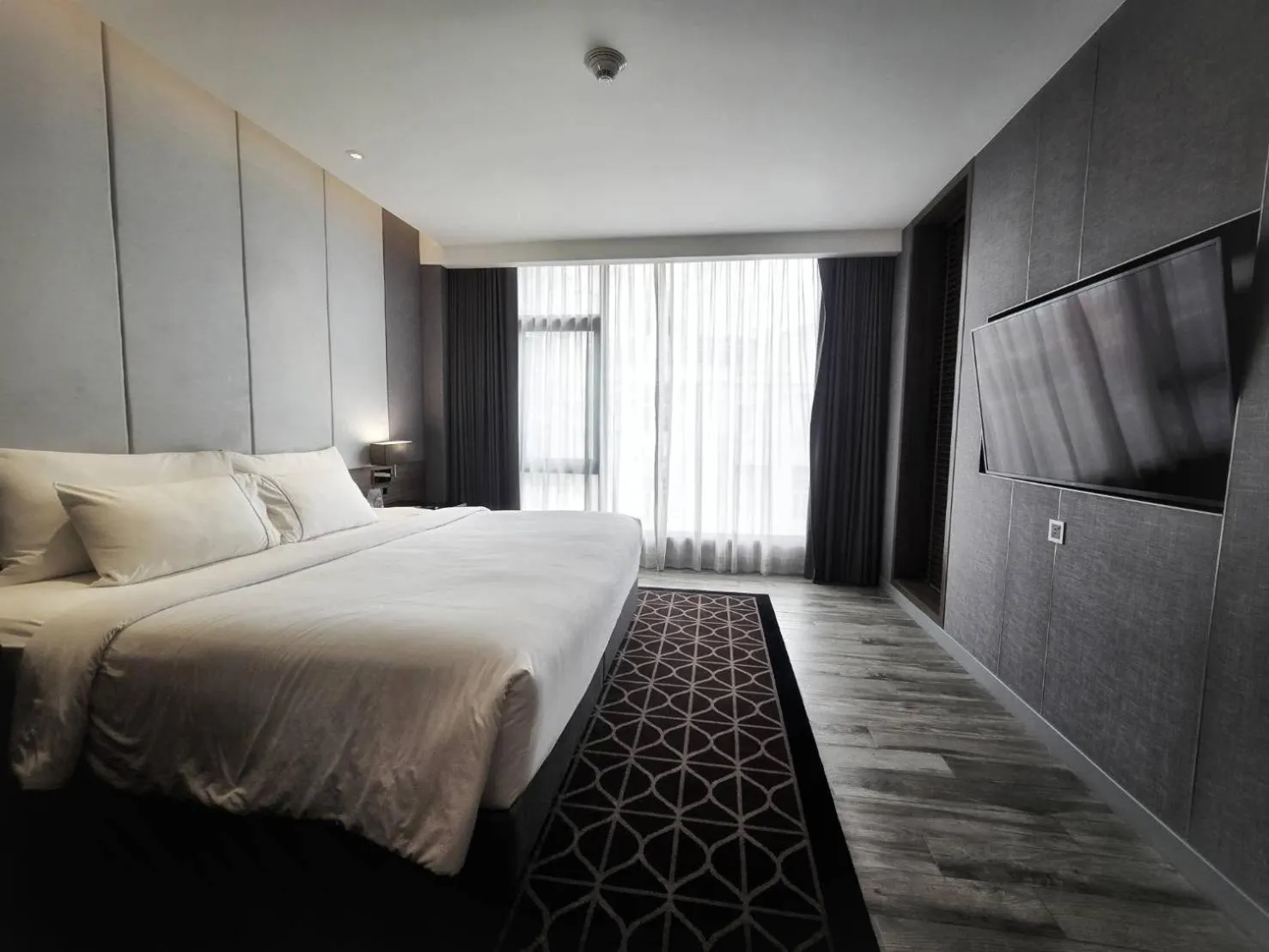 Bedroom, Bed in Ayathorn Bangkok