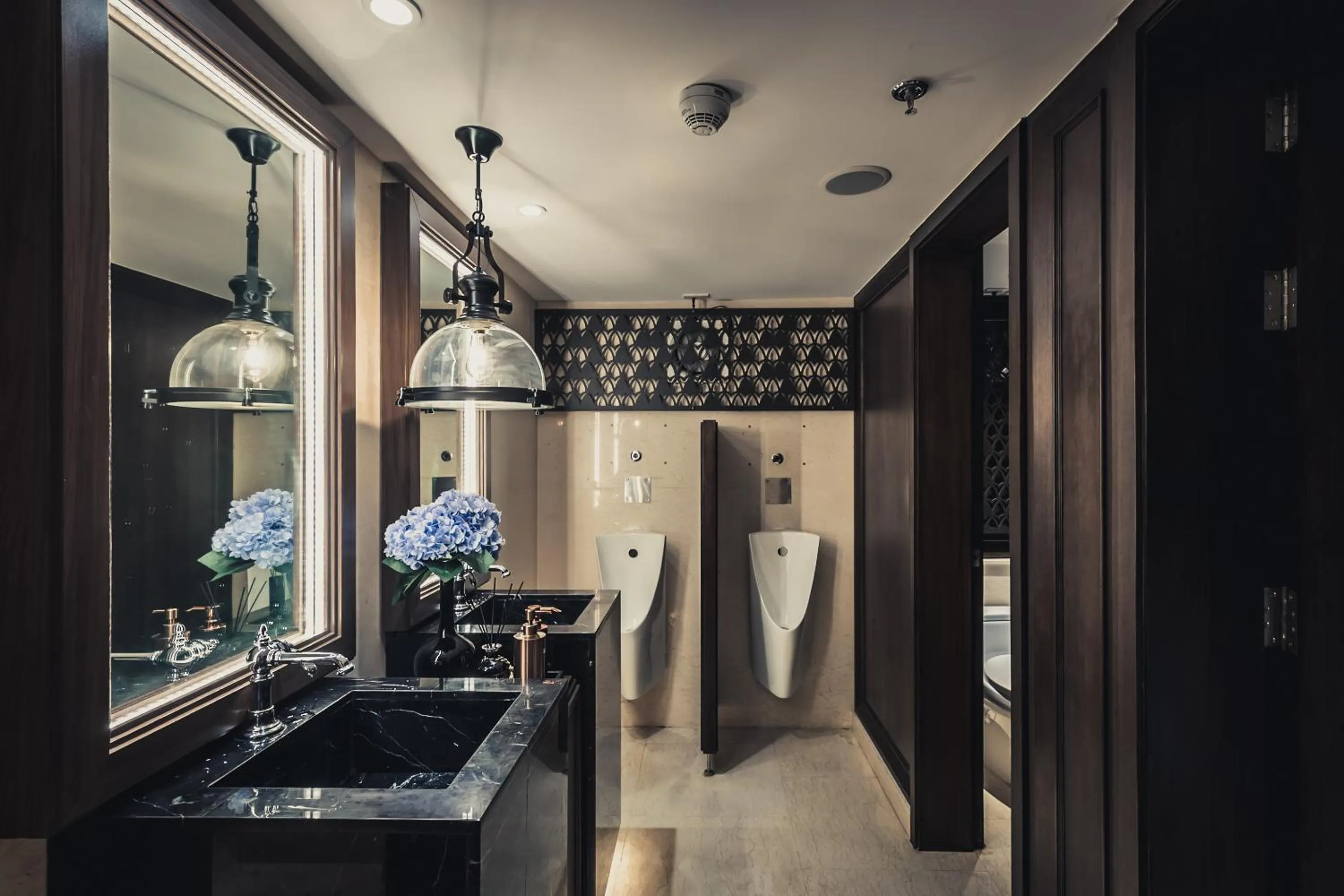 Public Bath in Ayathorn Bangkok