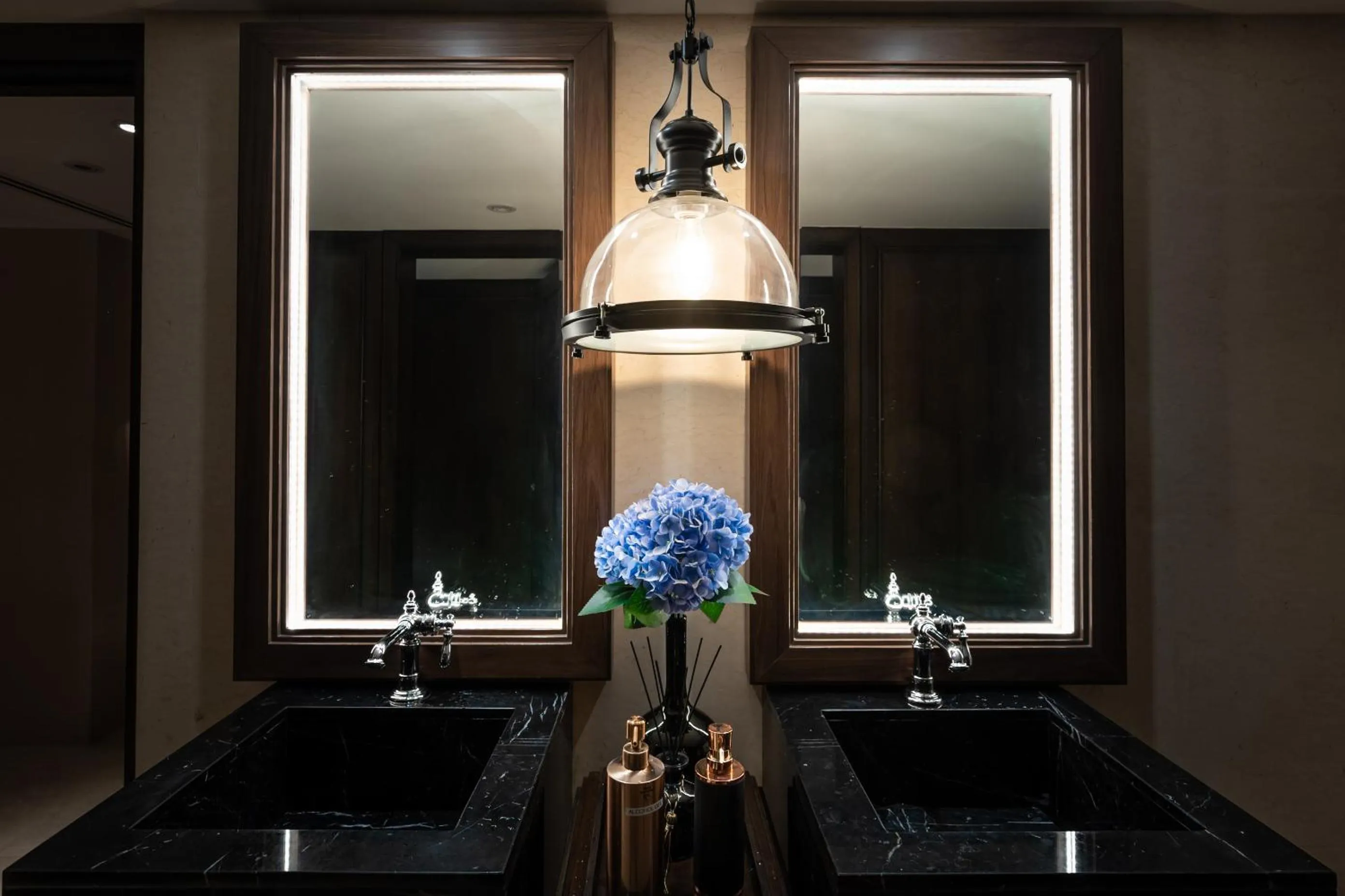 Public Bath in Ayathorn Bangkok