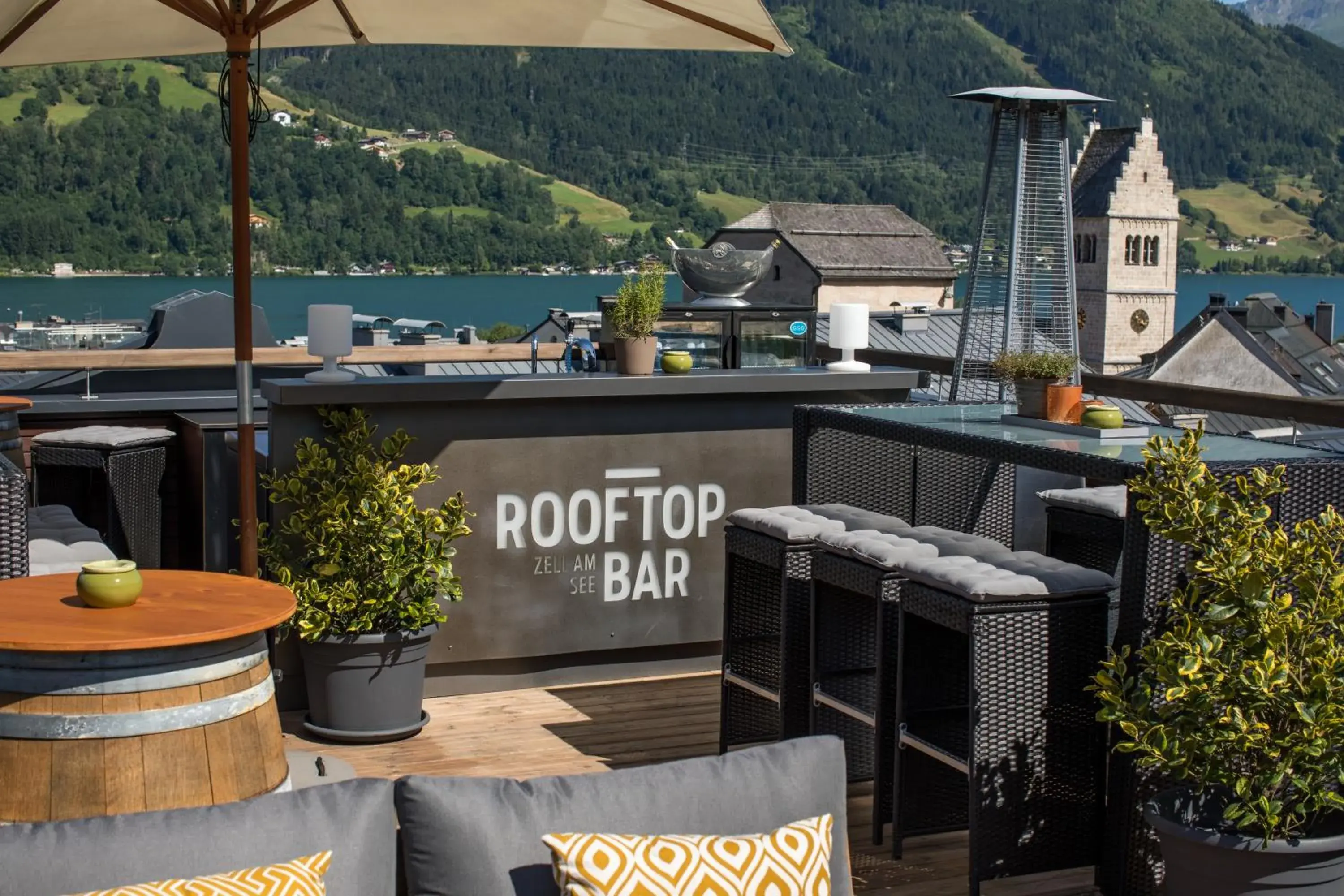 Property building in HEITZMANN - Hotel & Rooftop Property building in HEITZMANN - Hotel & Rooftop