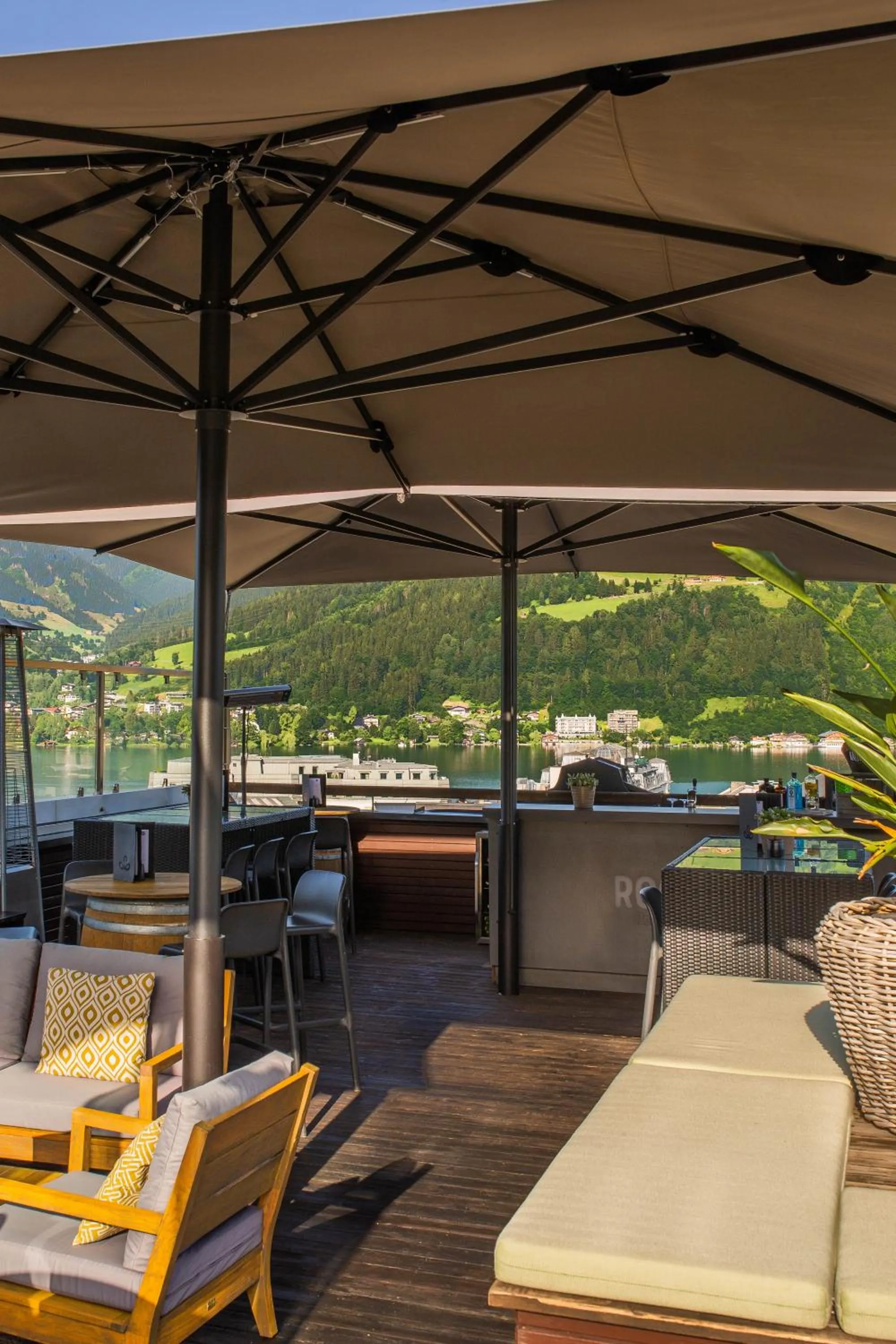 Lounge or bar in HEITZMANN - Hotel & Rooftop