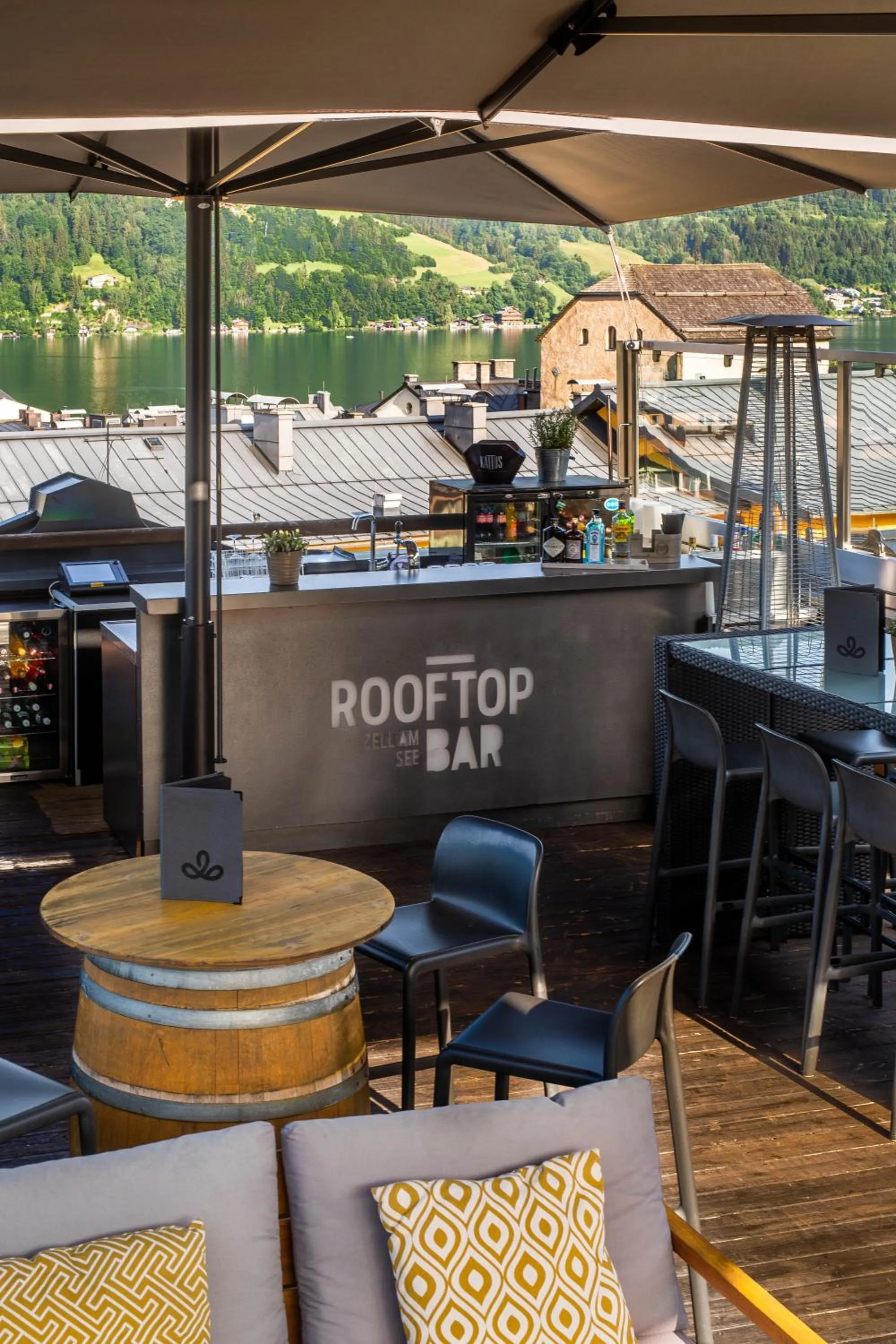 Lounge or bar in HEITZMANN - Hotel & Rooftop