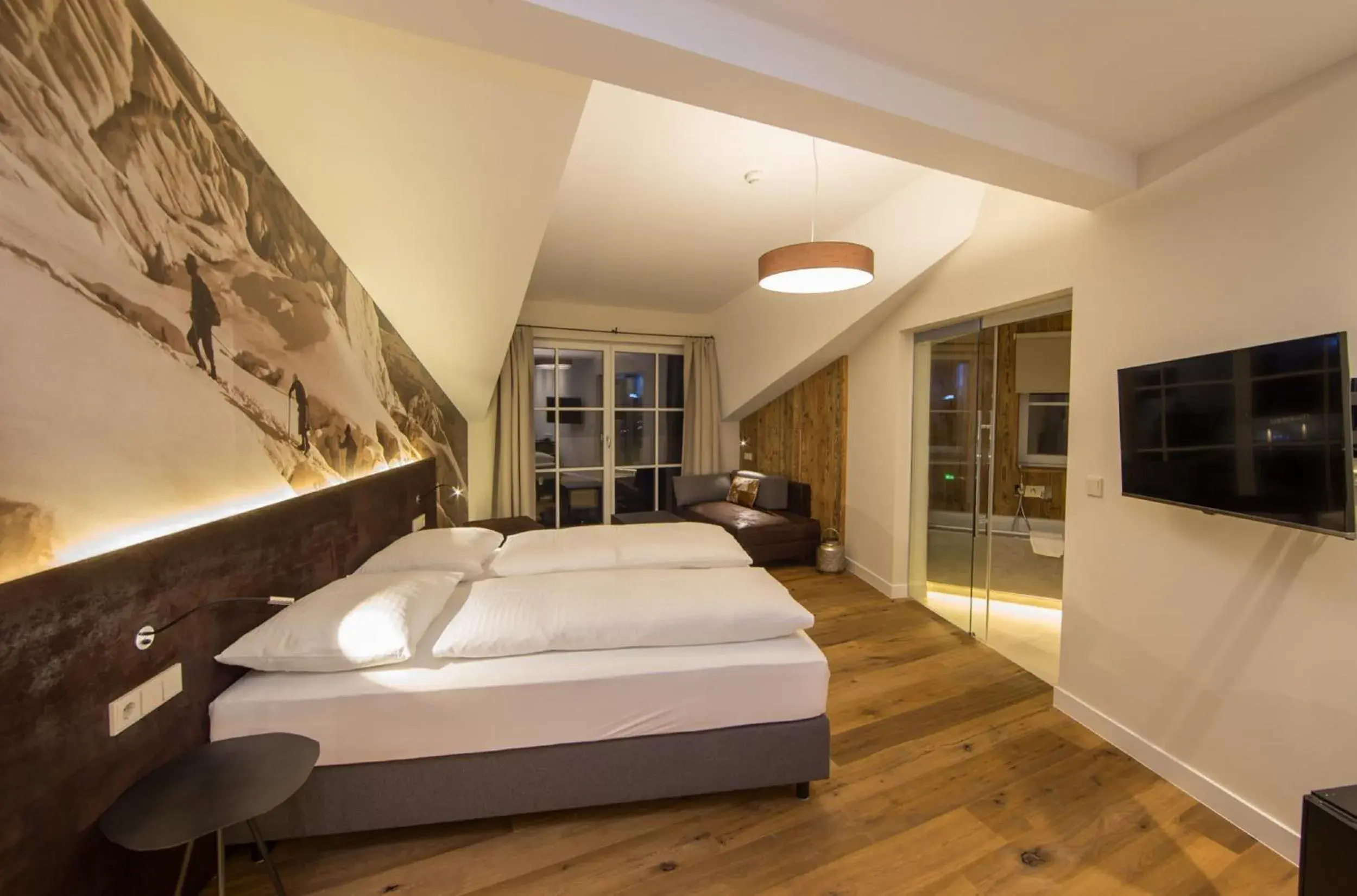 Photo of the whole room, Bed in HEITZMANN - Hotel & Rooftop Photo of the whole room, Bed in HEITZMANN - Hotel & Rooftop