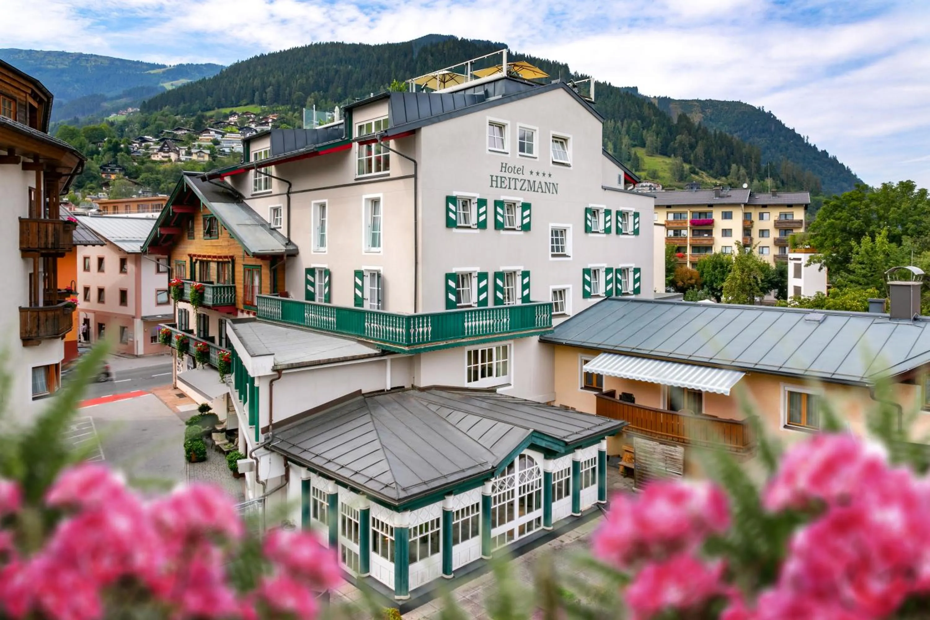 Property building in HEITZMANN - Hotel & Rooftop