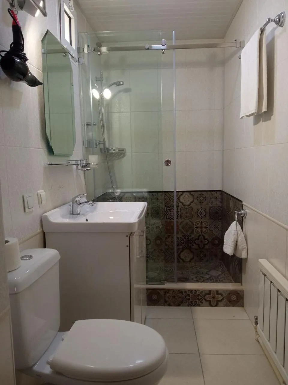 Standard Twin Room - single occupancy in Sasha & Son Hotel