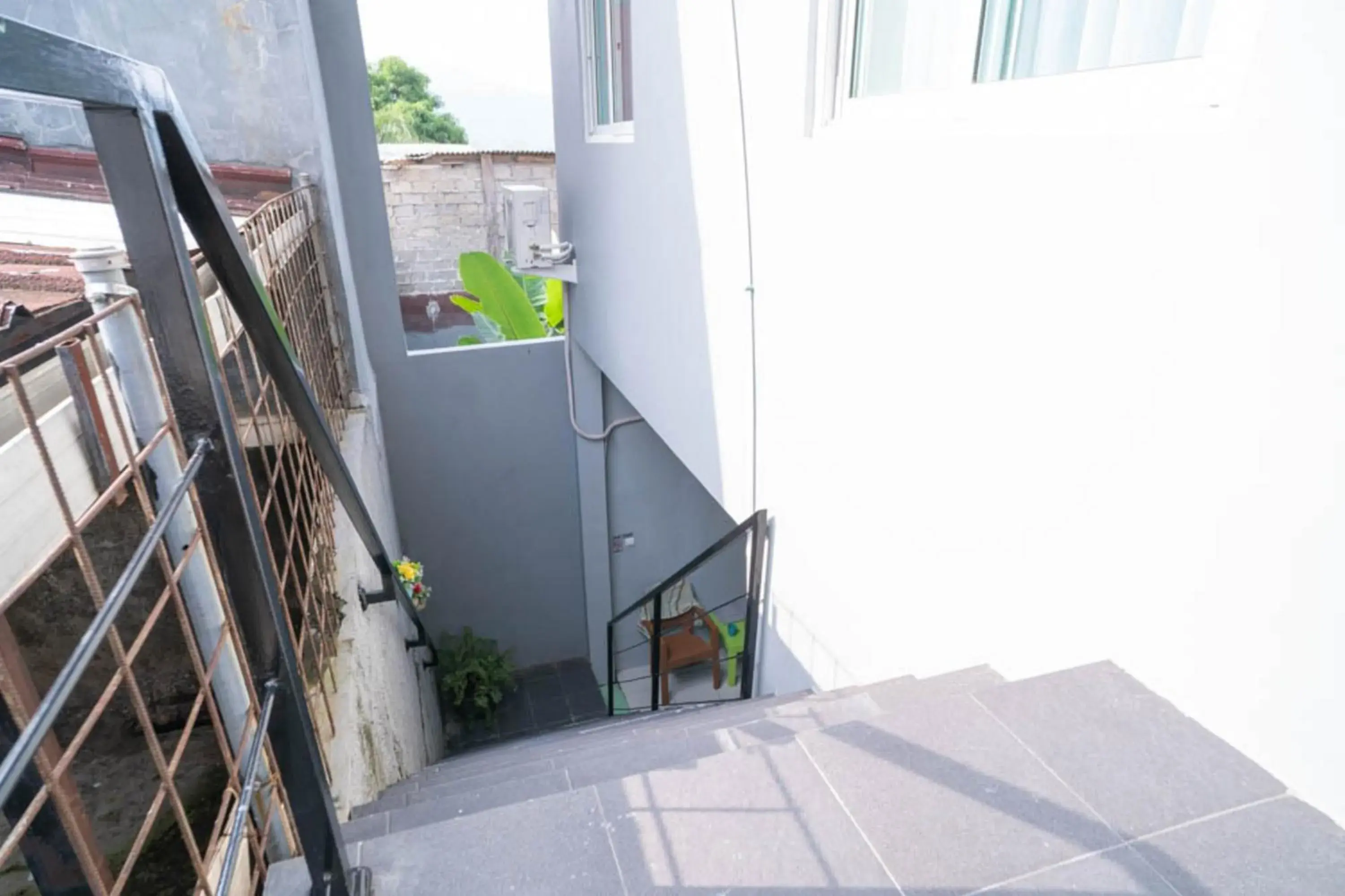 Property building in Nina House near Taman Budaya Sentul RedPartner Property building in Nina House near Taman Budaya Sentul RedPartner