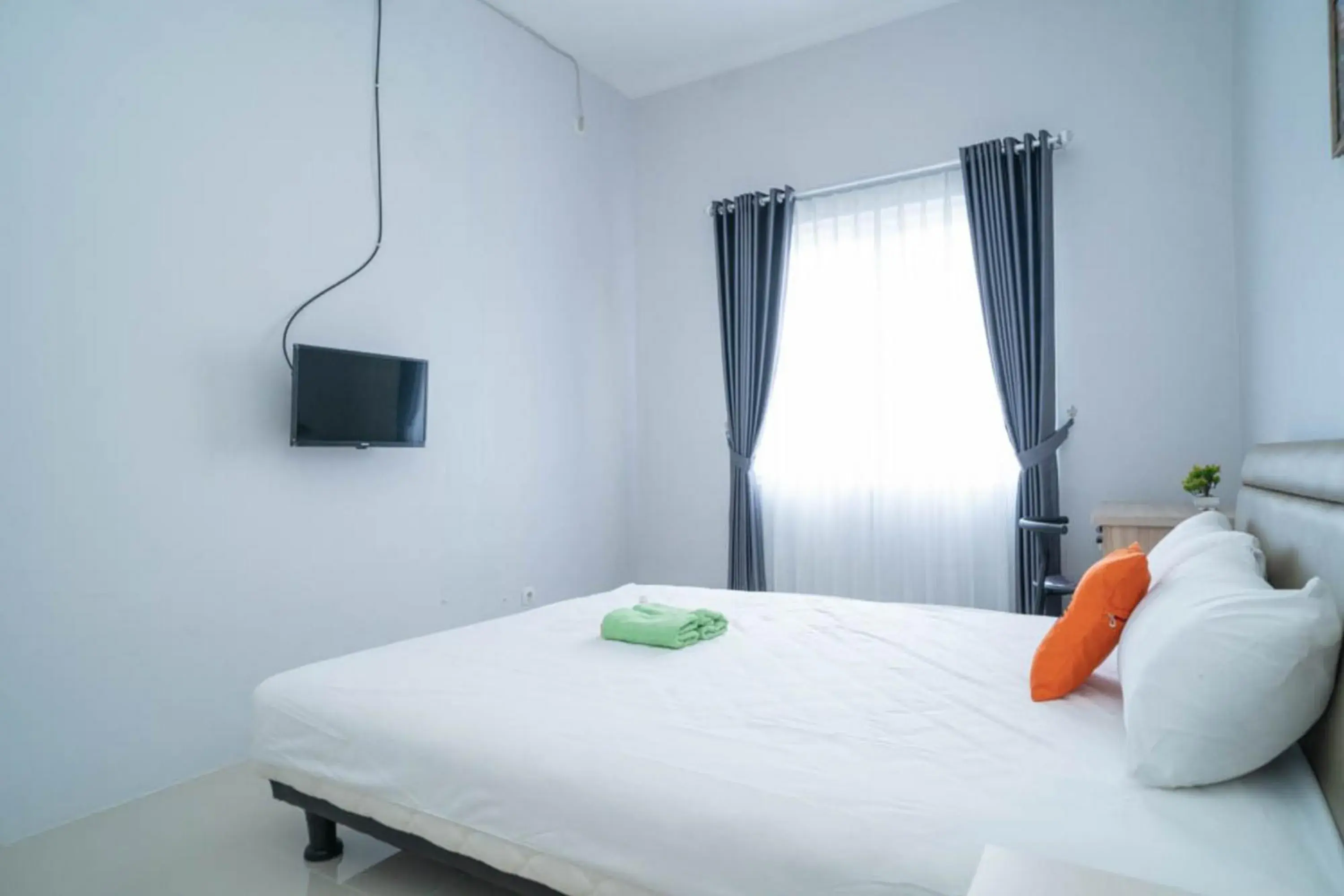 Bedroom in Nina House near Taman Budaya Sentul RedPartner Bedroom in Nina House near Taman Budaya Sentul RedPartner