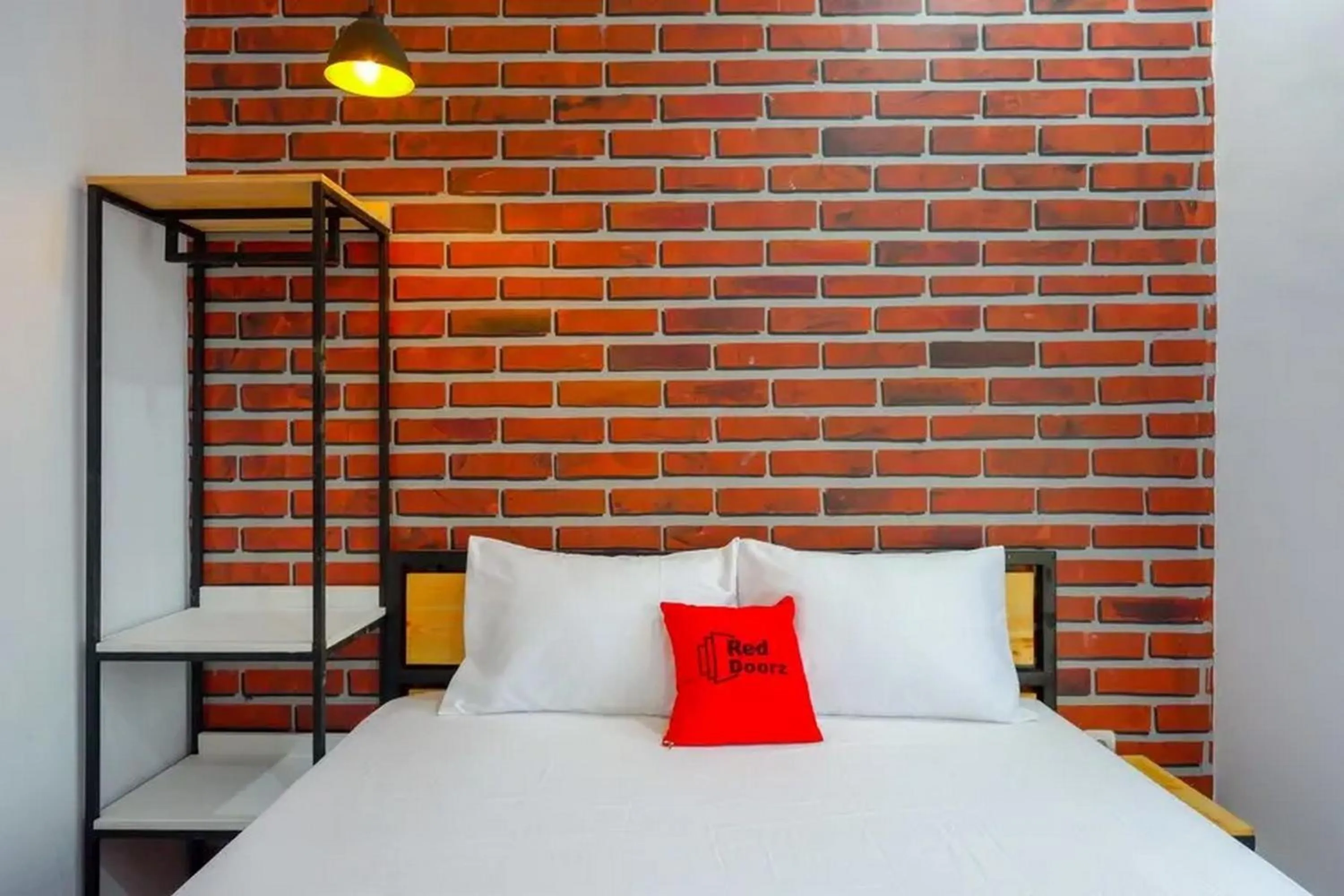 Bed in RedDoorz near Universitas Muhammadiyah Purwokerto 2