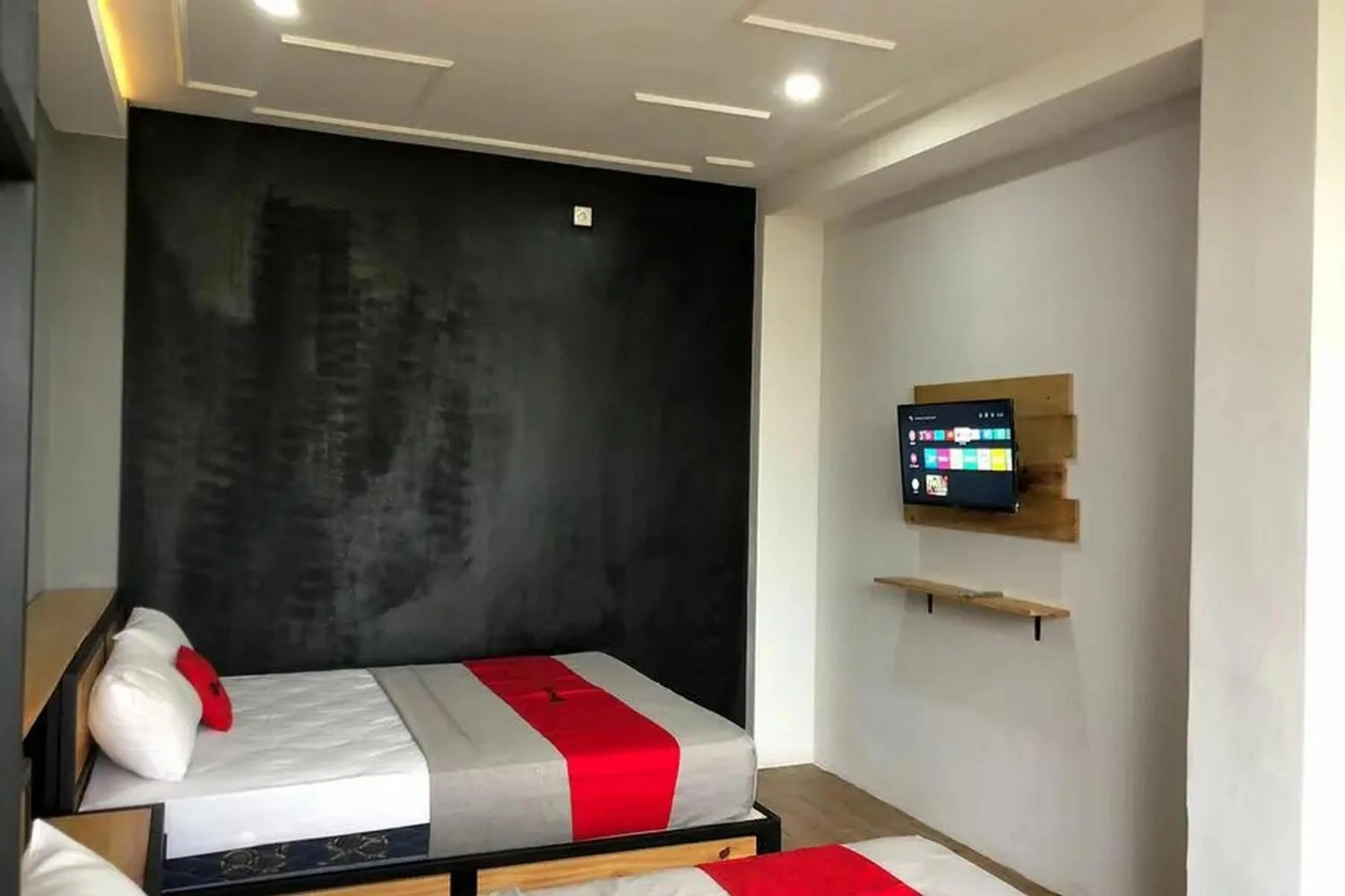 Bed in RedDoorz near Universitas Muhammadiyah Purwokerto 2