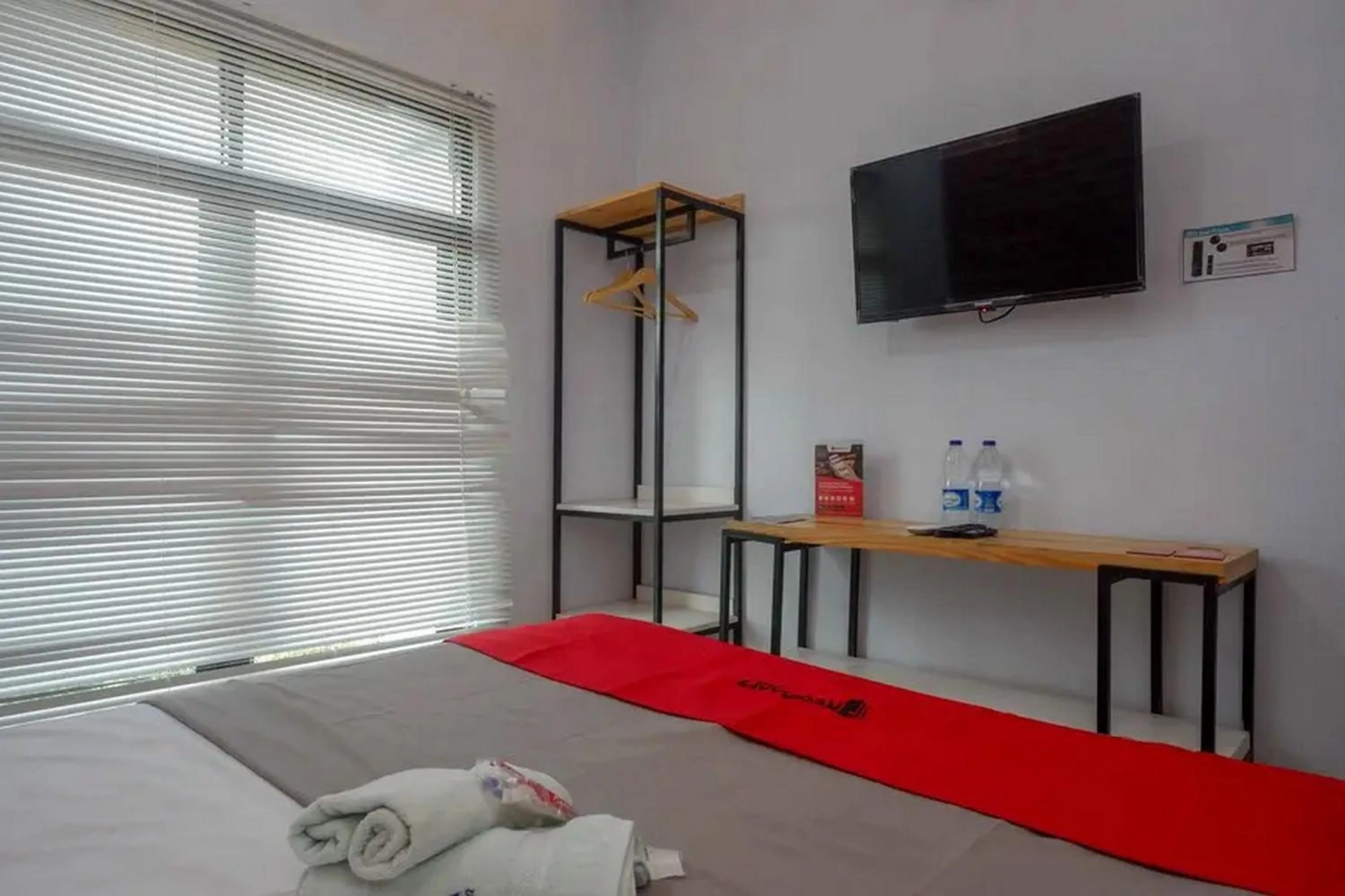 Bed in RedDoorz near Universitas Muhammadiyah Purwokerto 2