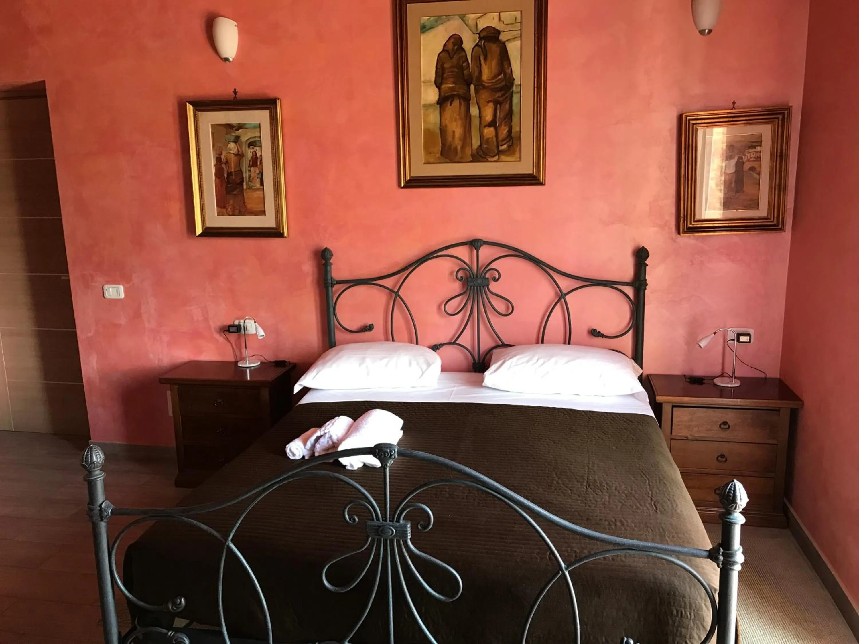 Bed in Villa Scotillo Boutique Hotel