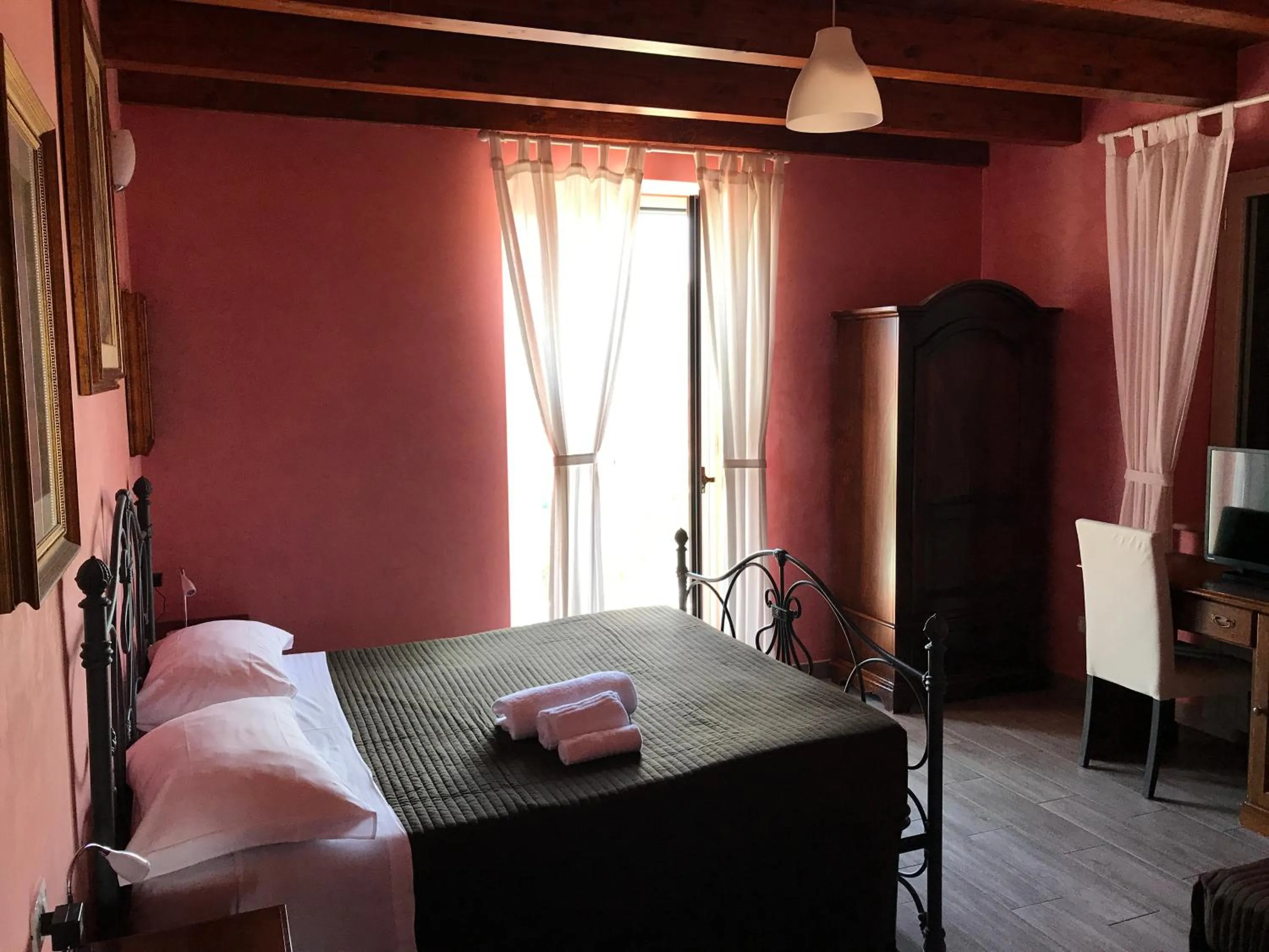 Bed in Villa Scotillo Boutique Hotel