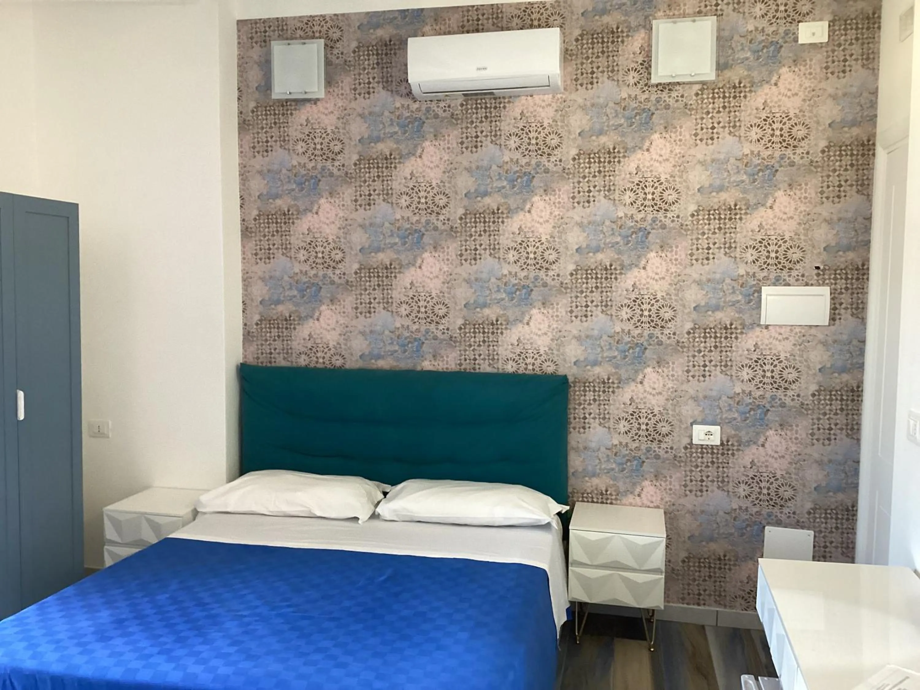 Bed in Villa Scotillo Boutique Hotel