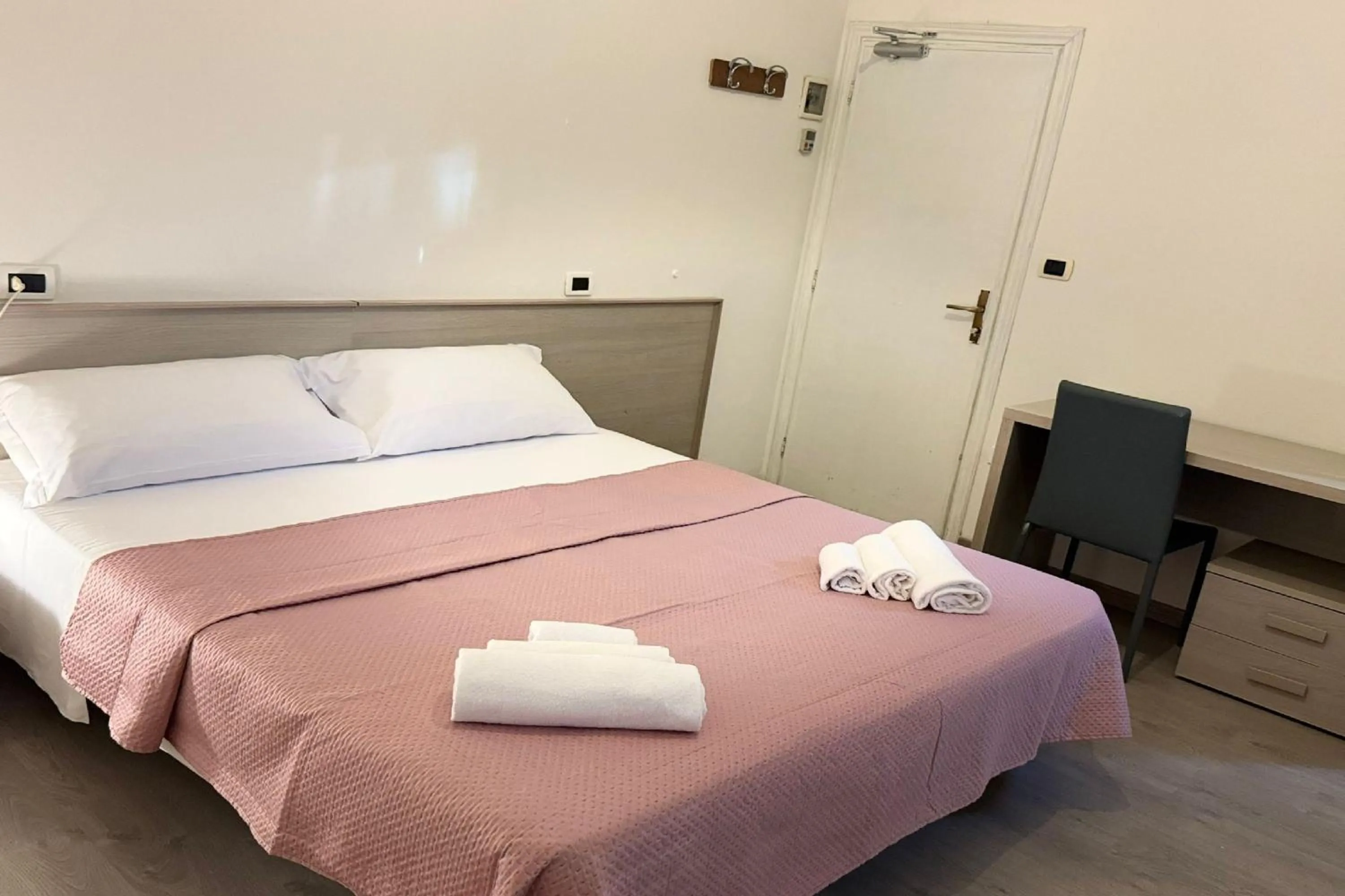 Bedroom, Bed in Hotel Bologna