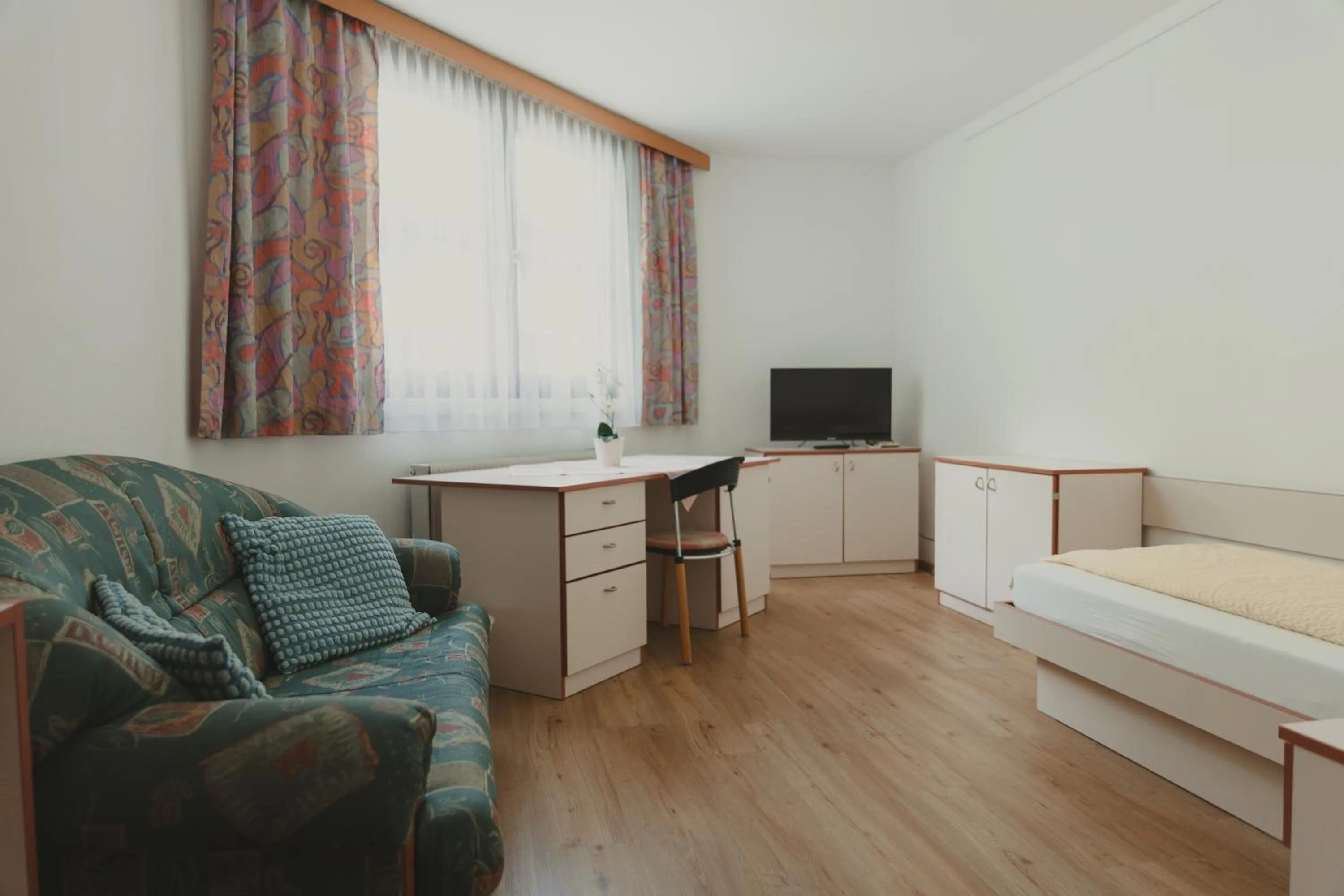 Photo of the whole room, Bed in Sommerhotel Karwendel