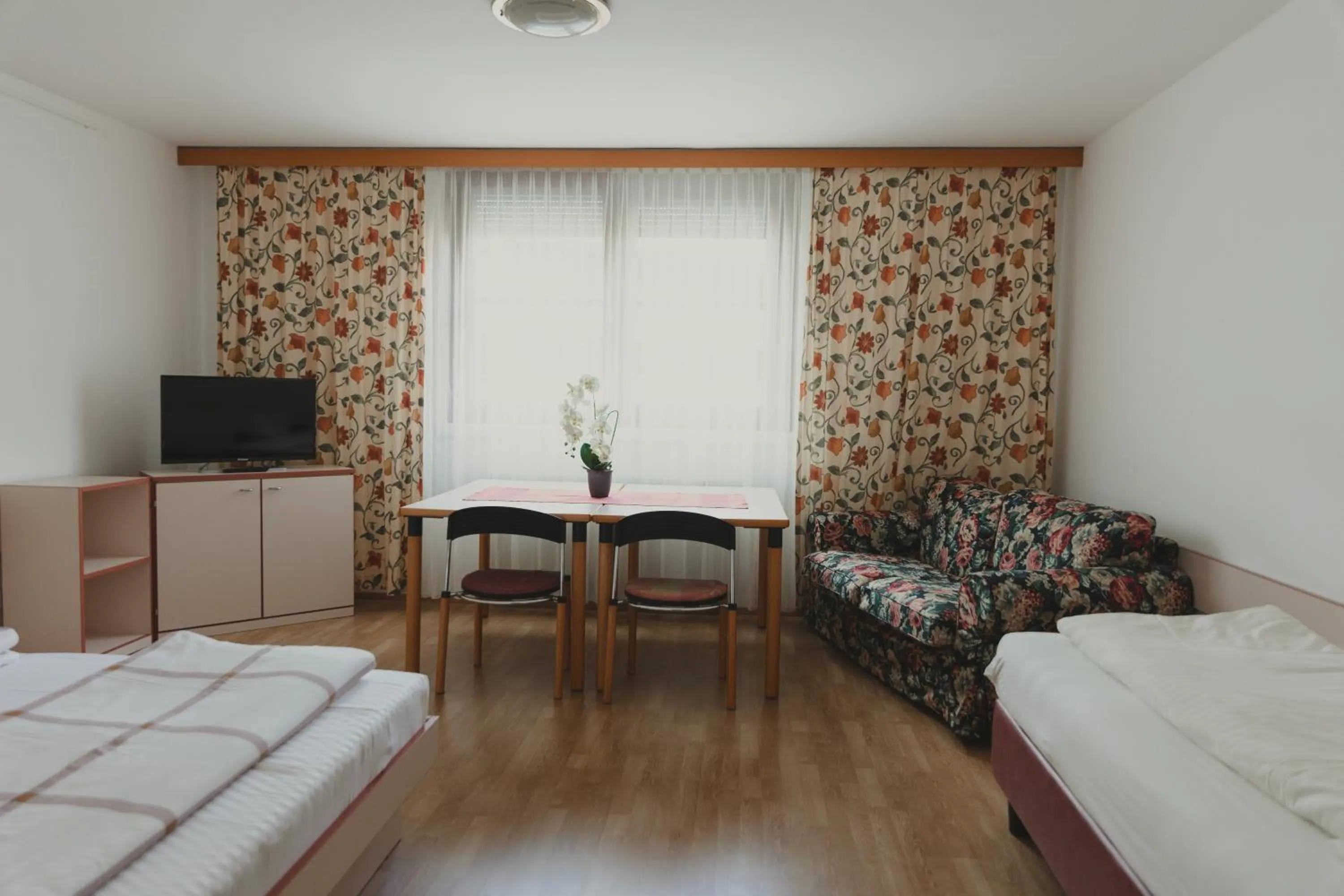 Photo of the whole room, Bed in Sommerhotel Karwendel