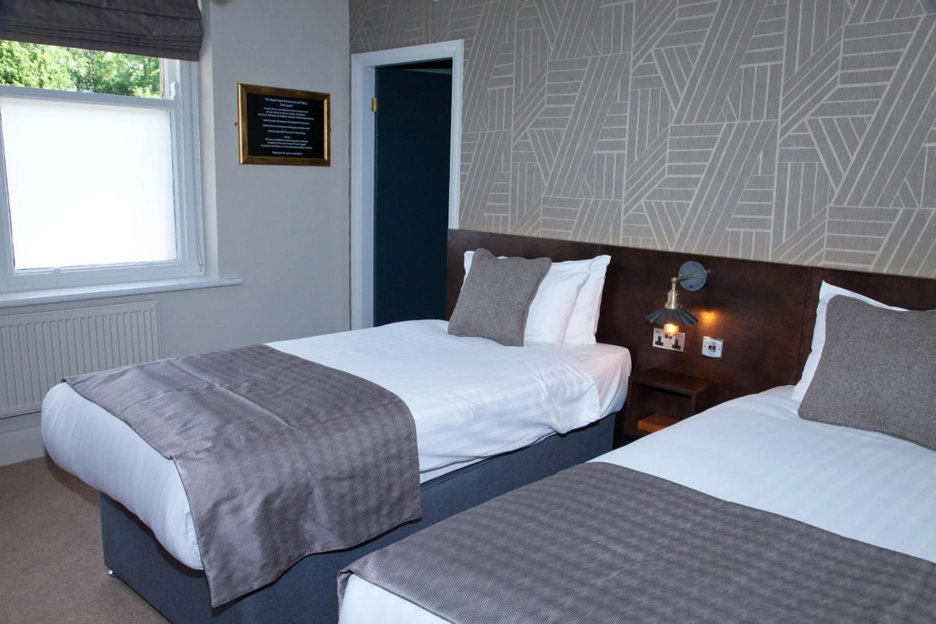 Bedroom, Bed in The Royal Hotel