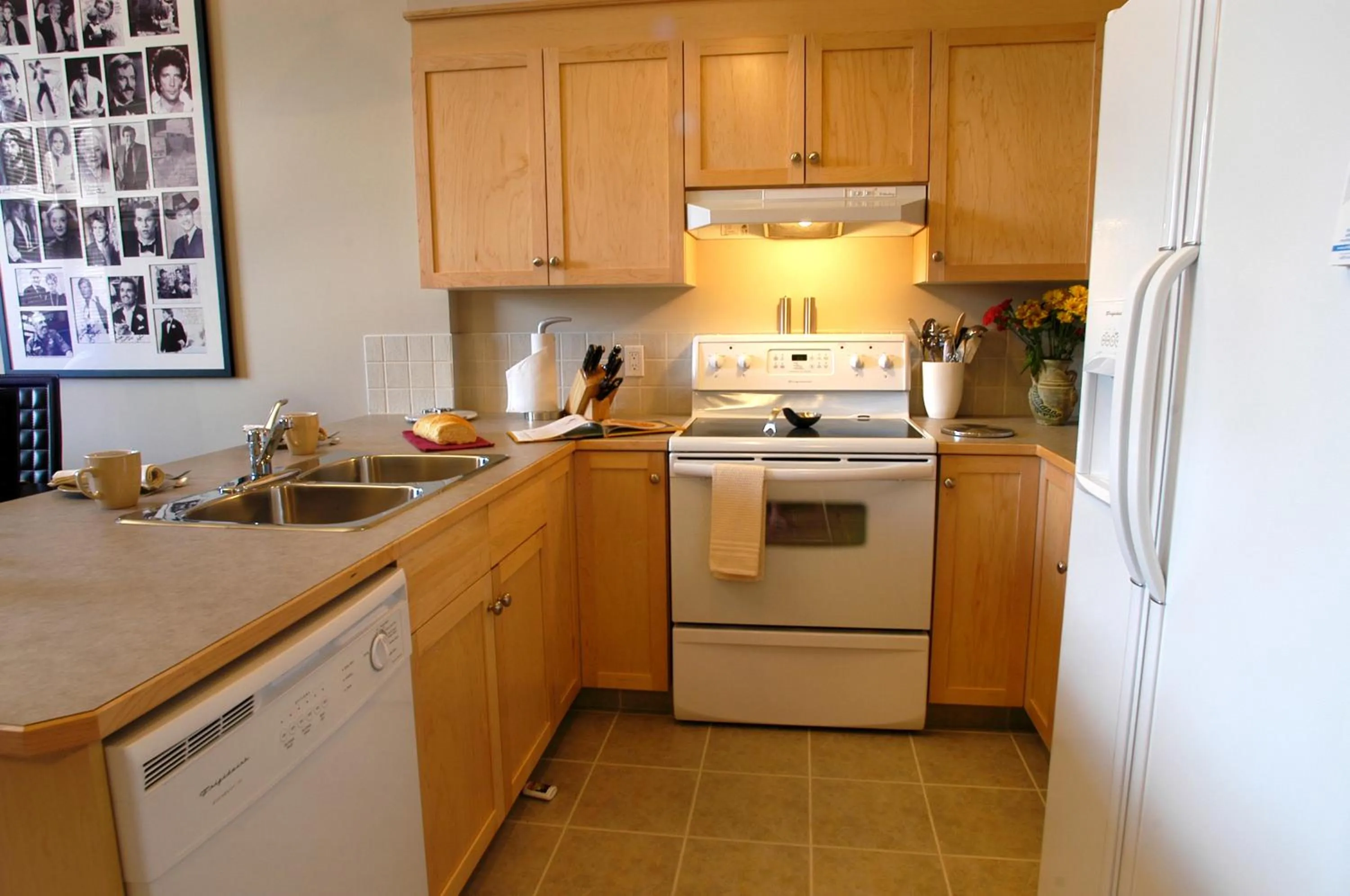 Kitchen or kitchenette in Apartment 407, Contemporary Decor
