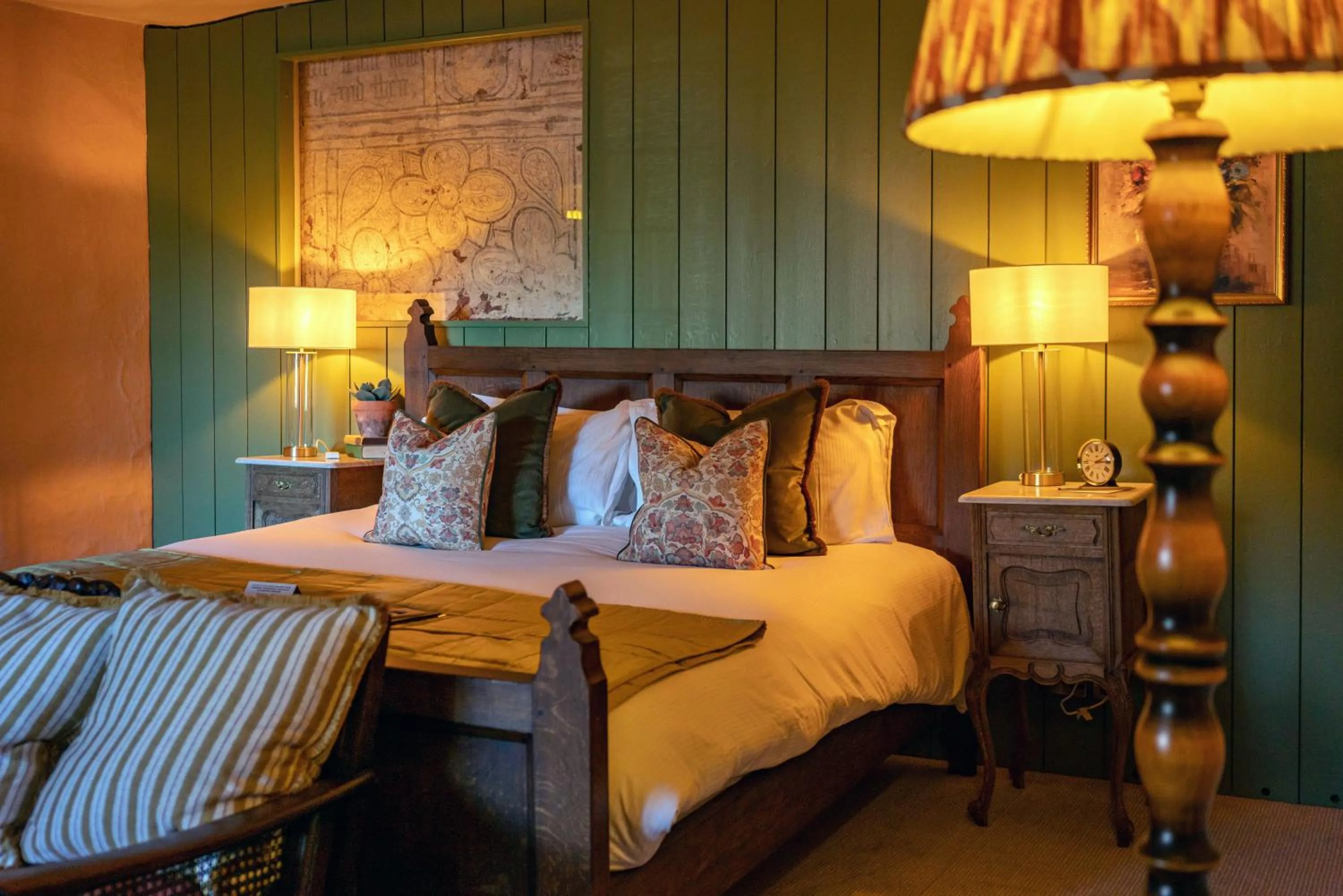 Bed in The George Inn & Plaine