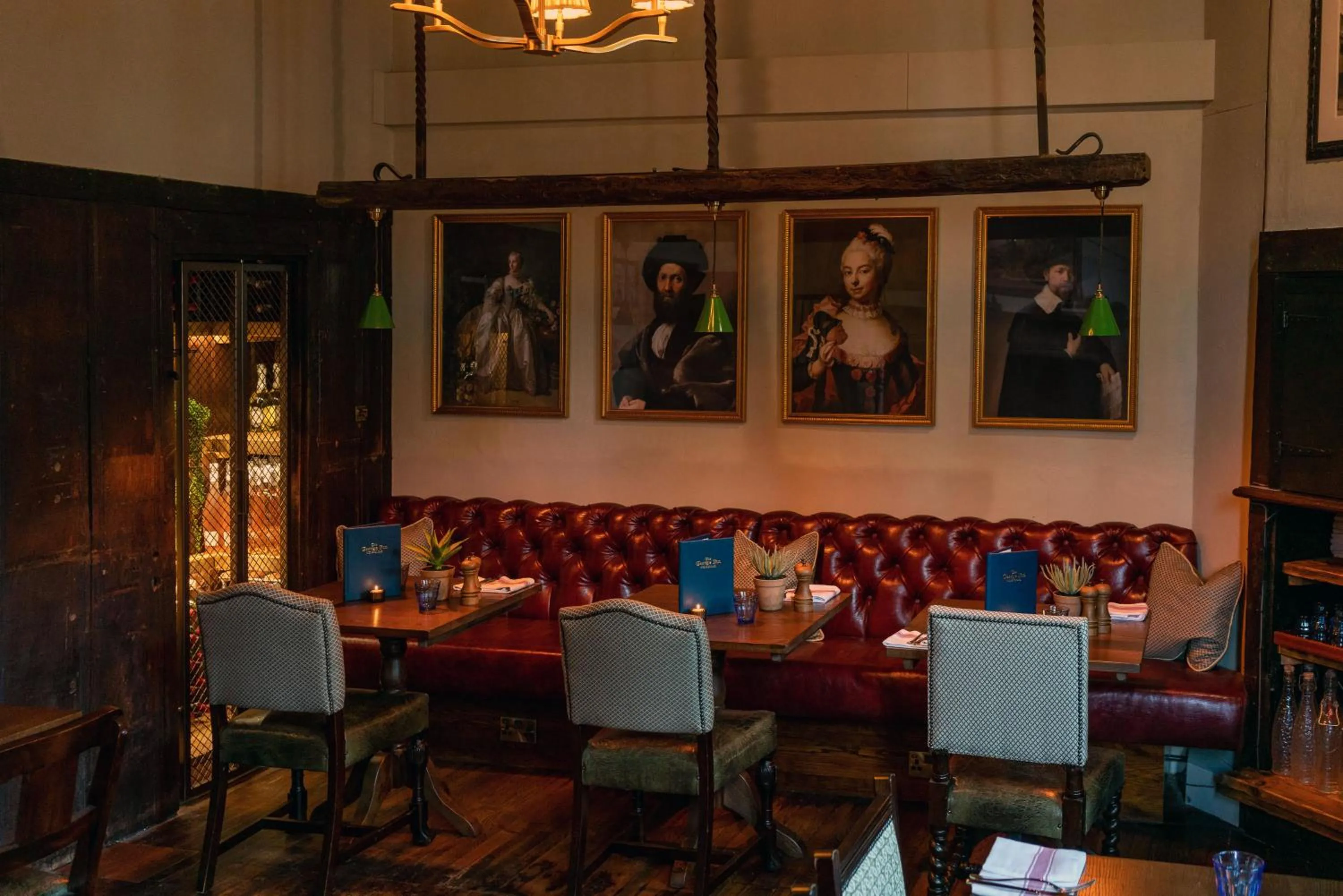 Restaurant/places to eat in The George Inn & Plaine