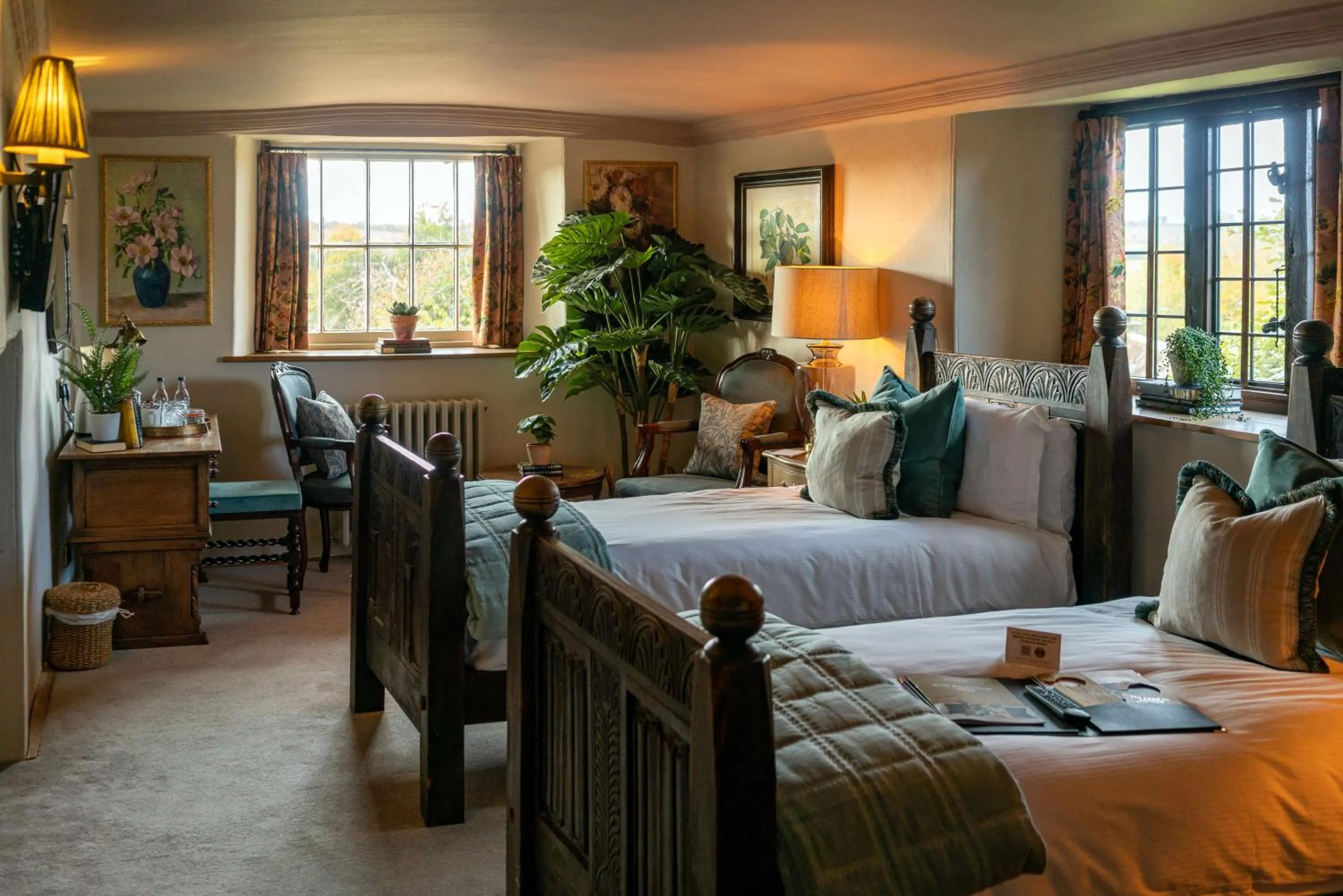 Bed in The George Inn & Plaine