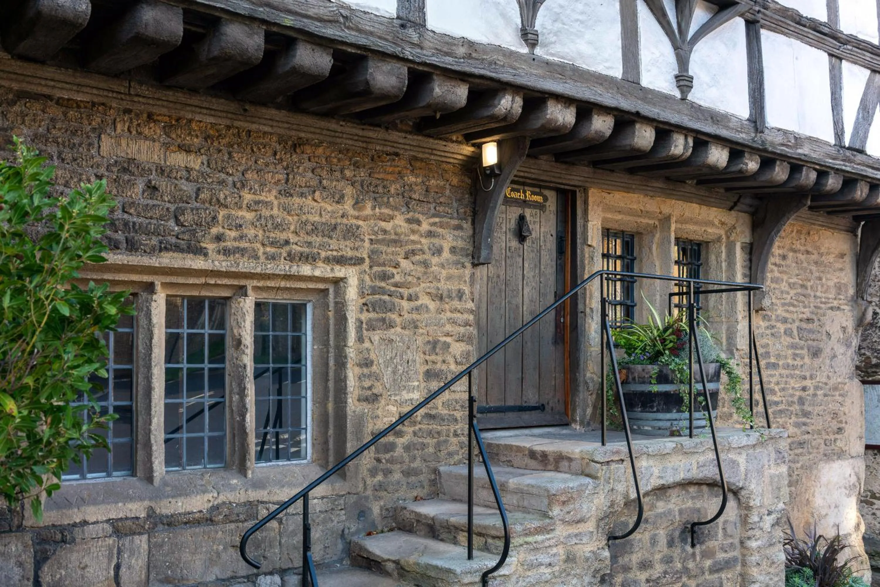 Facade/entrance in The George Inn & Plaine
