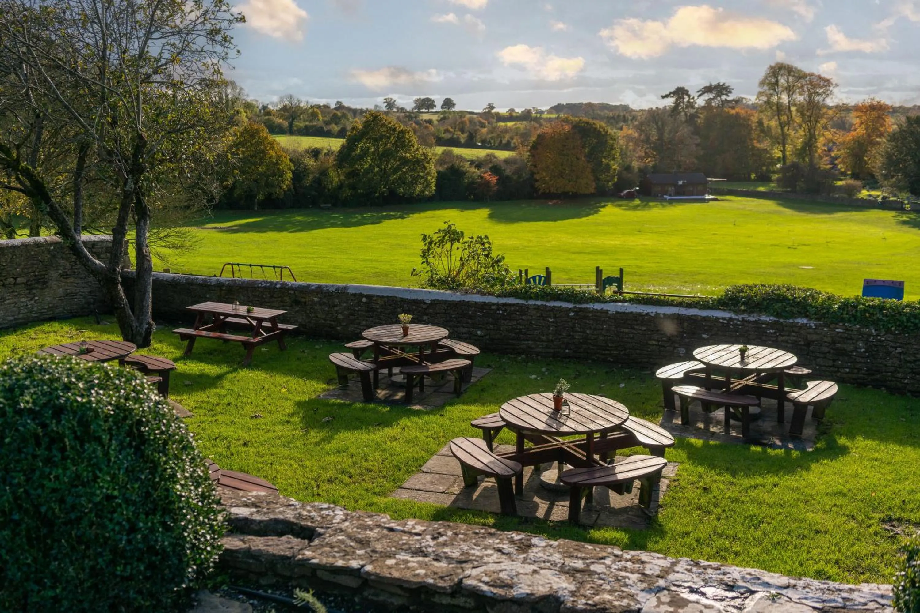 Day in The George Inn & Plaine