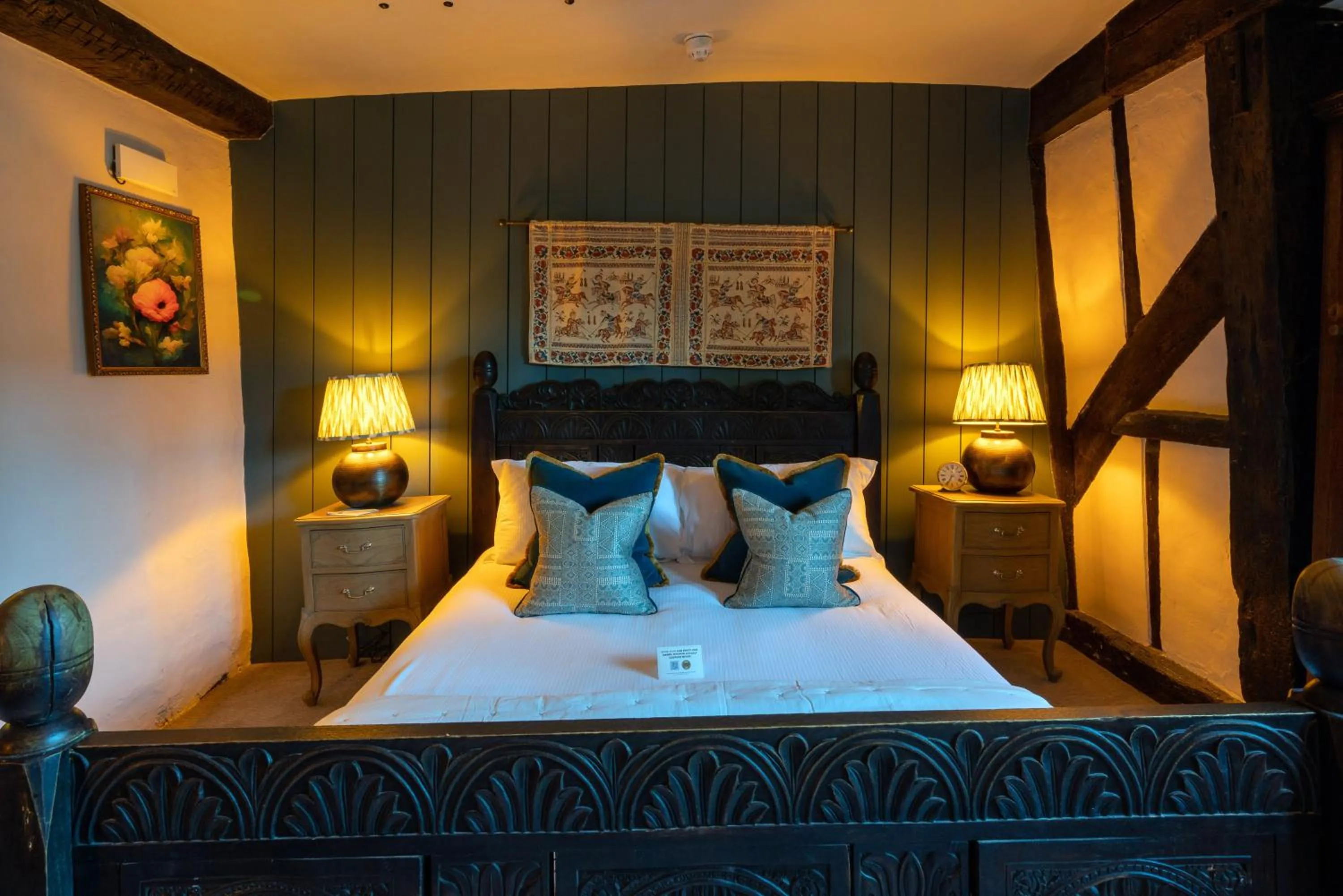 Bed in The George Inn & Plaine