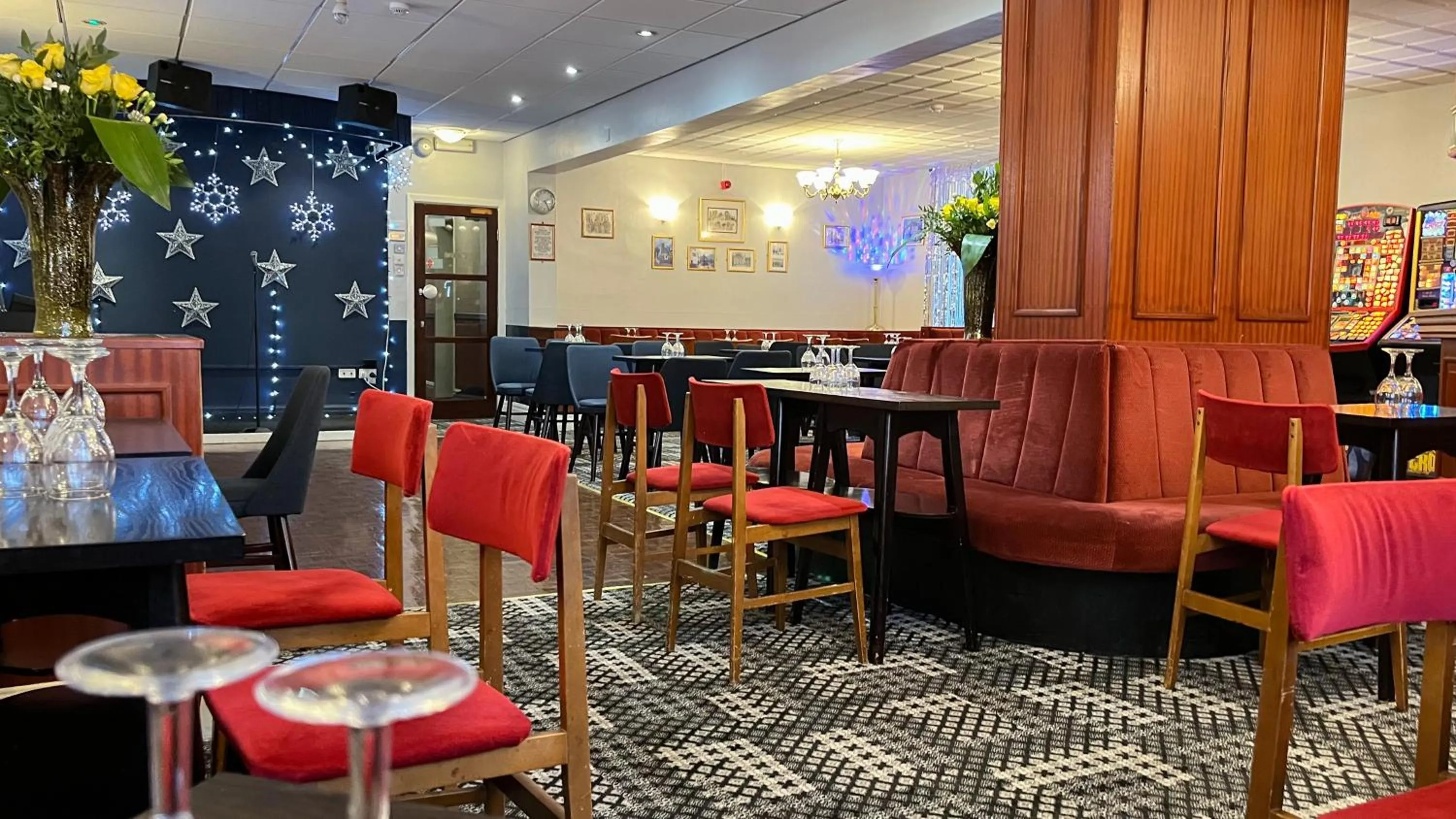Lounge or bar in Sutcliffe Hotel