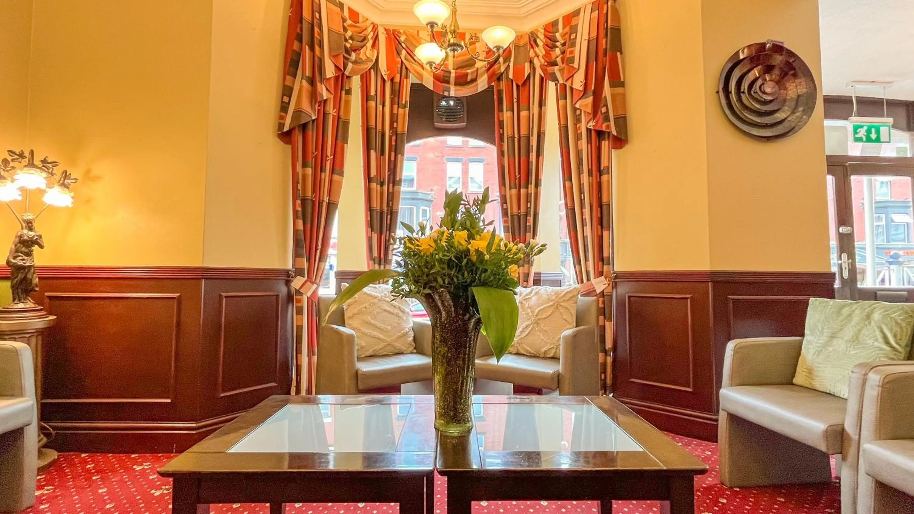 Lobby or reception in Sutcliffe Hotel