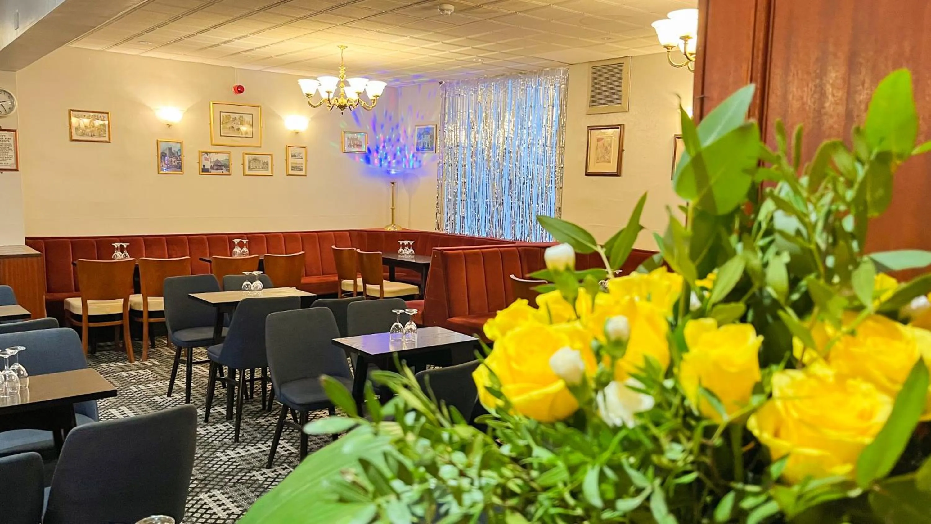 Lobby or reception in Sutcliffe Hotel