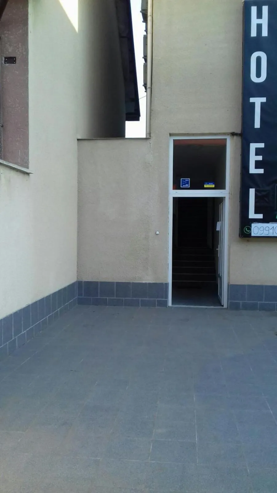 Facade/entrance in Gelena