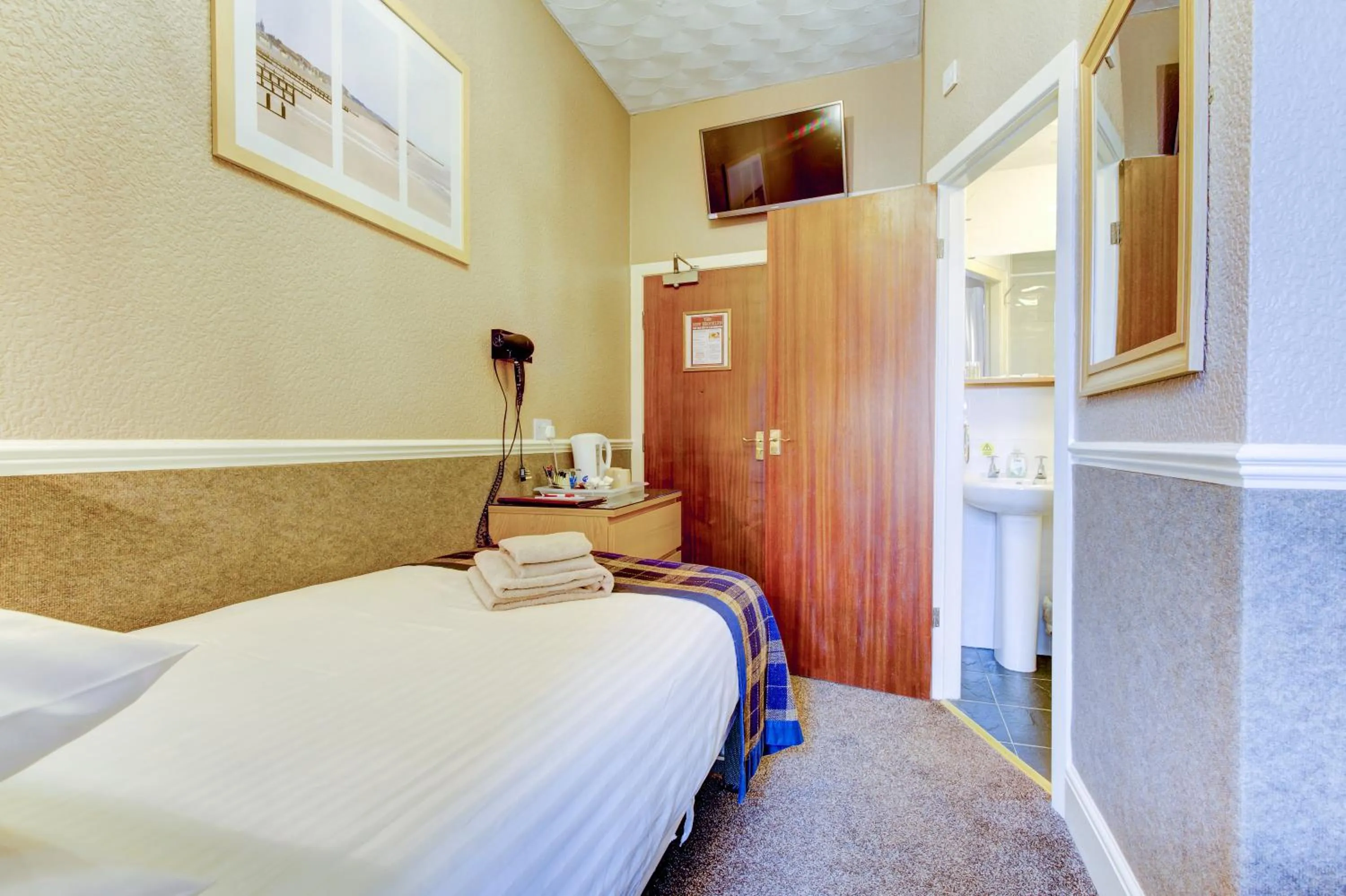 Photo of the whole room, Bed in New Brooklyn