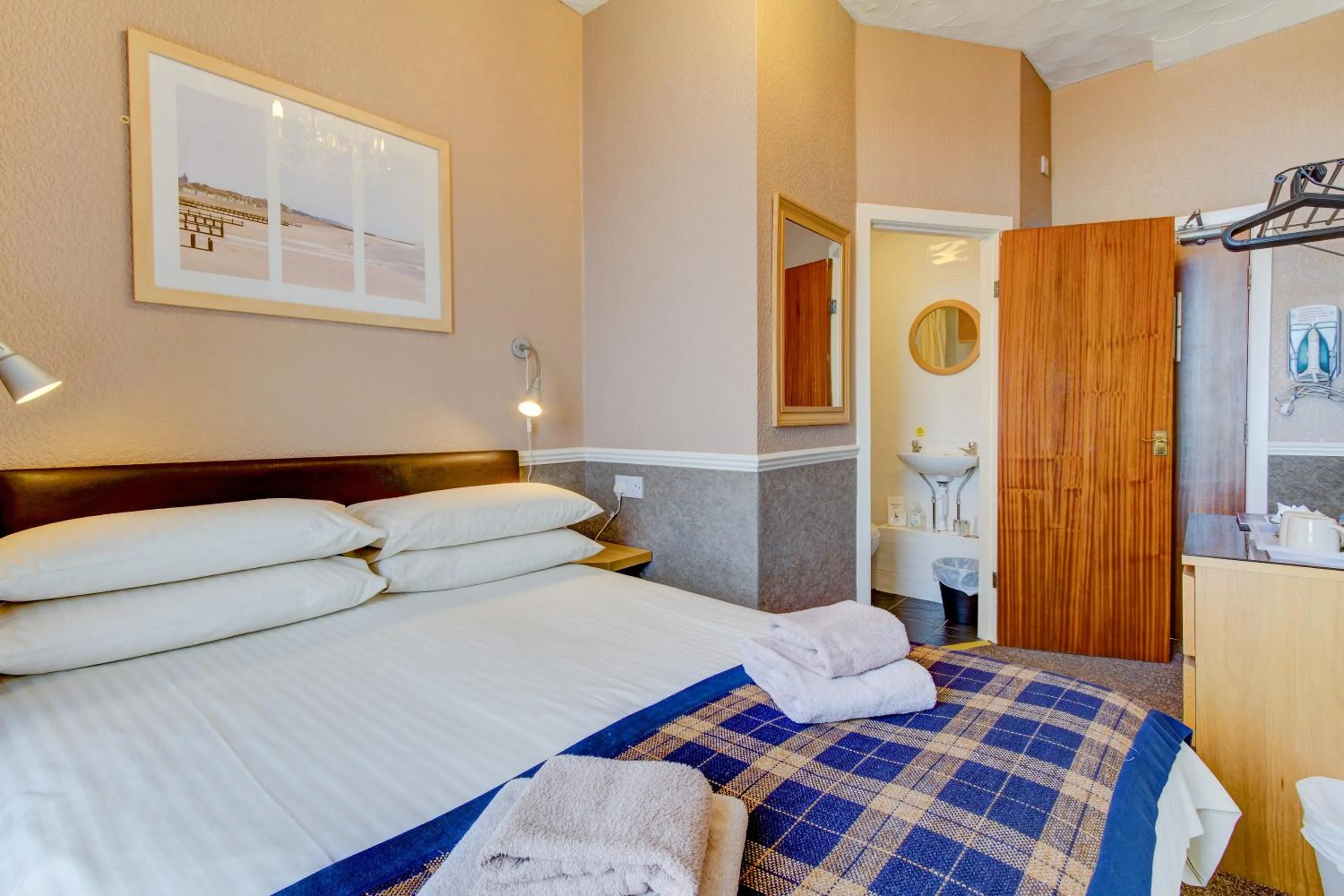 Photo of the whole room, Bed in New Brooklyn