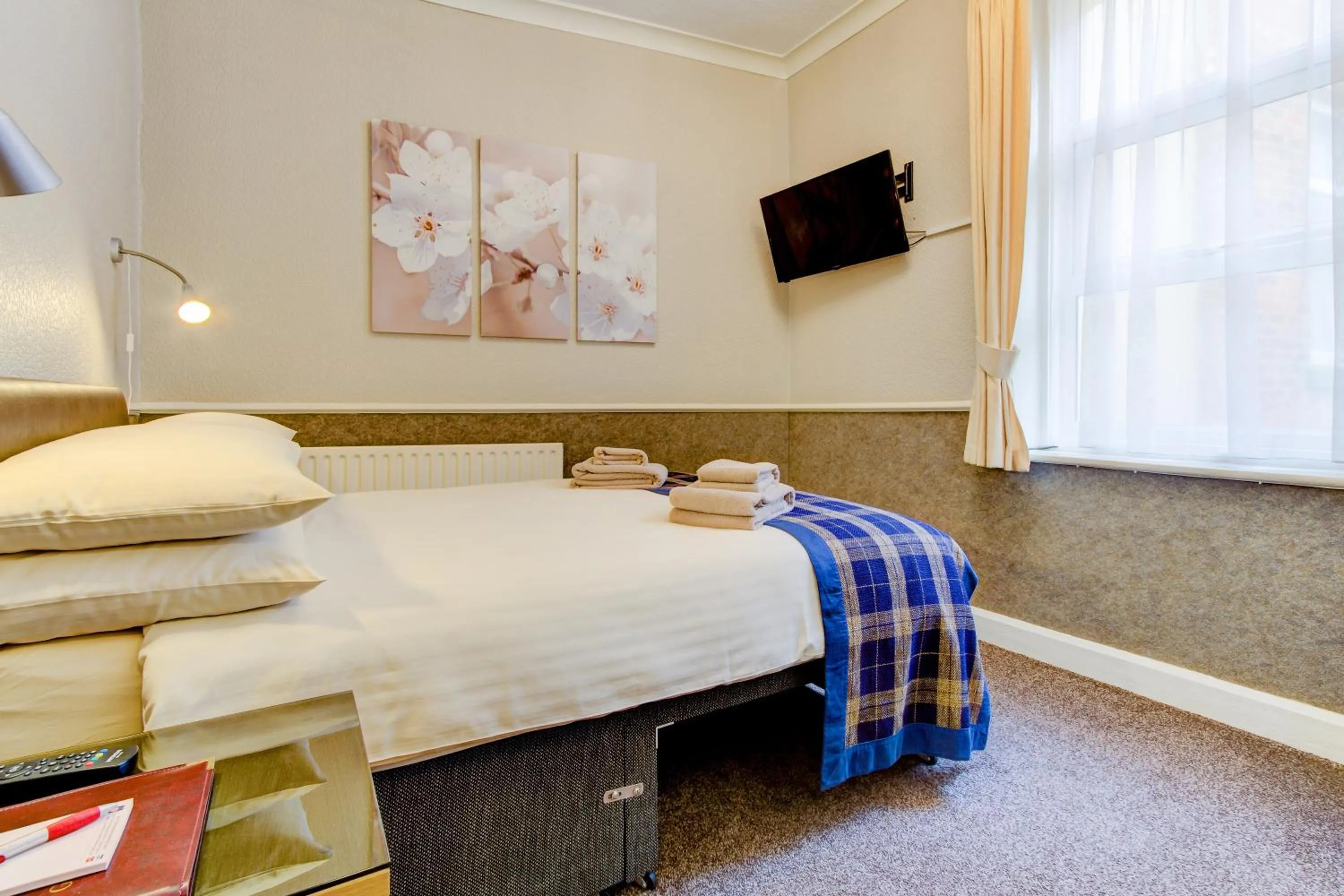 Bedroom, Bed in New Brooklyn