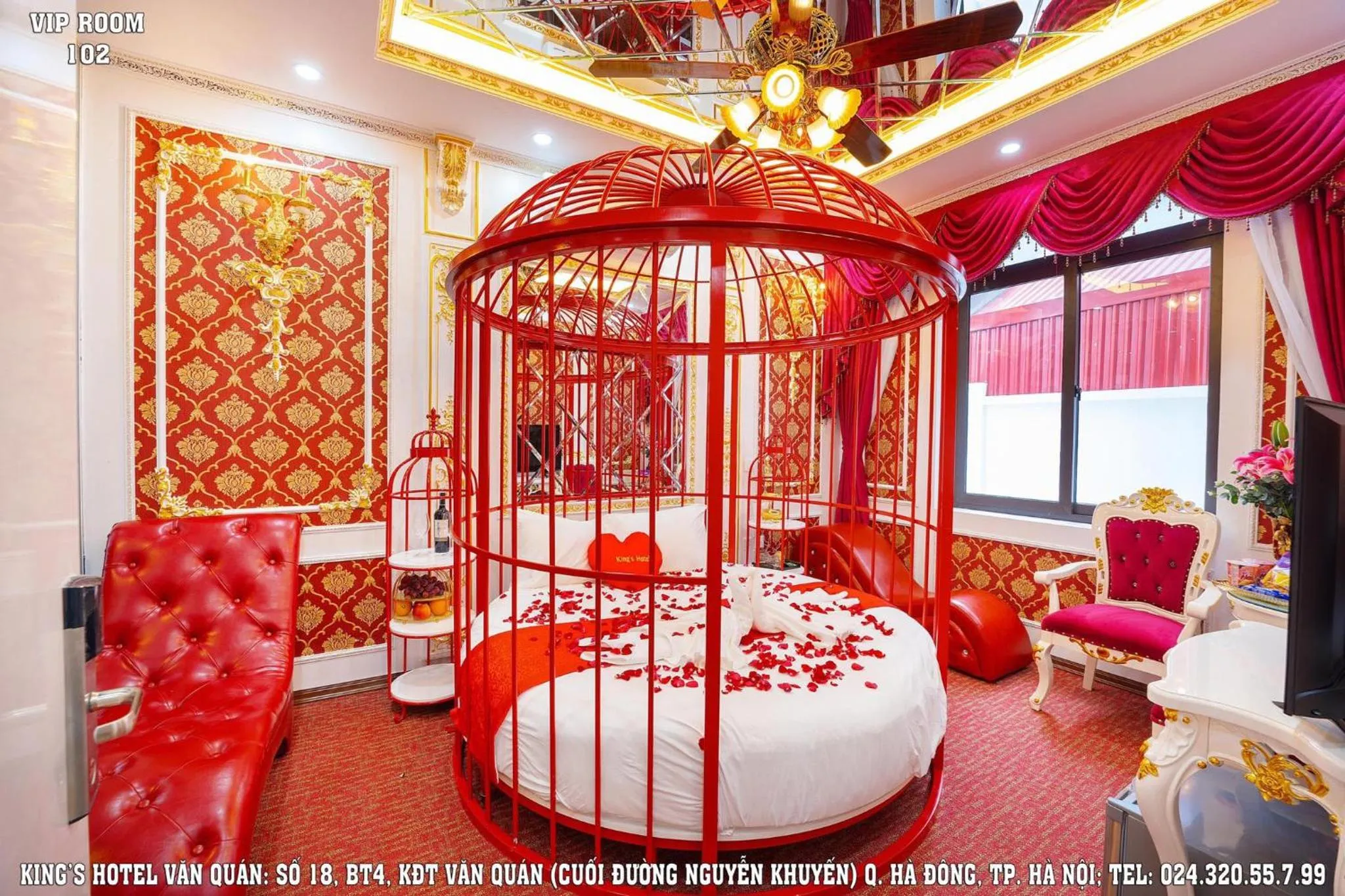 Bed in King's Hotel Văn Quán