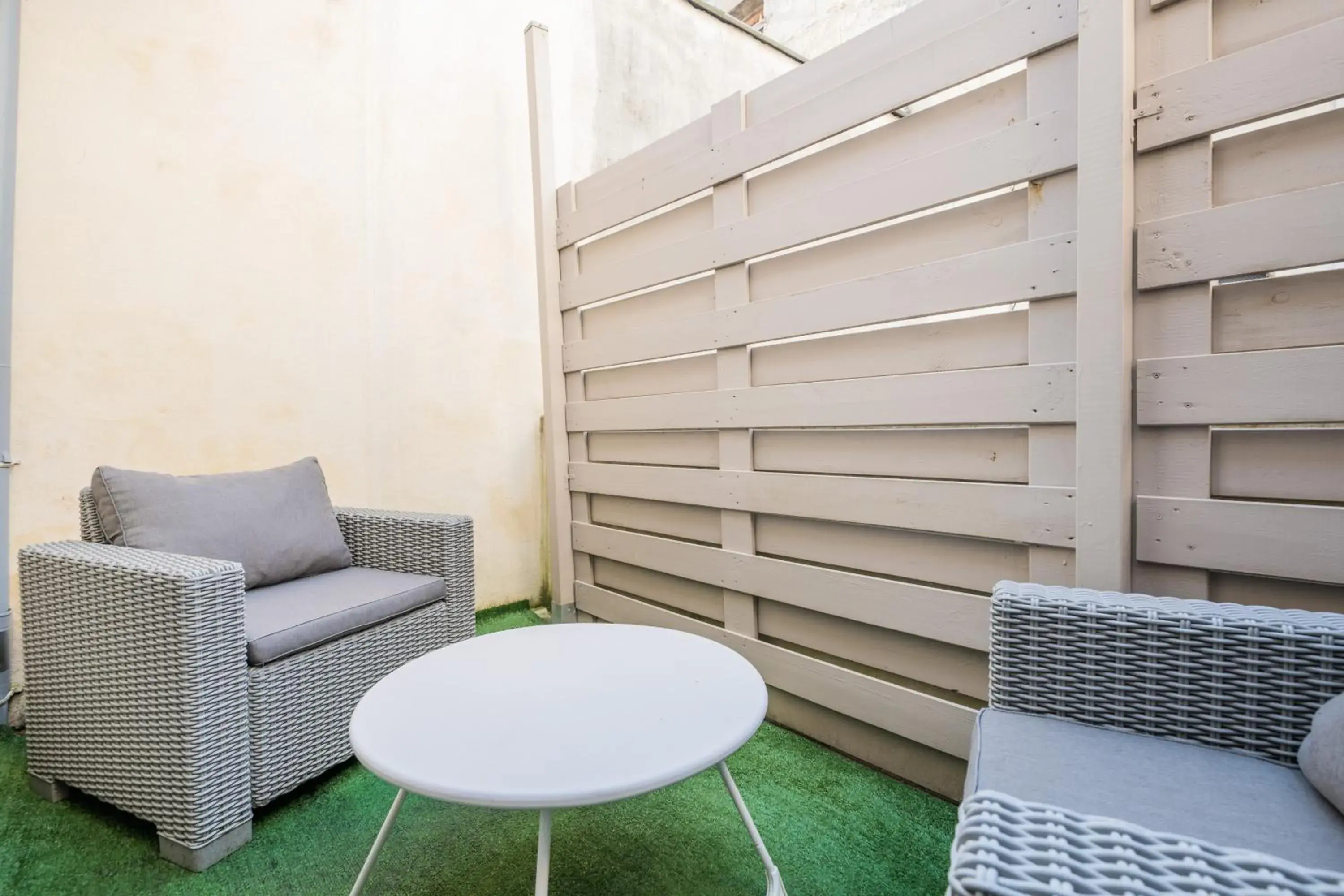Studio en Duplex-Aircon-Terrasse-Parking gratuit-Calme Studio en Duplex-Aircon-Terrasse-Parking gratuit-Calme