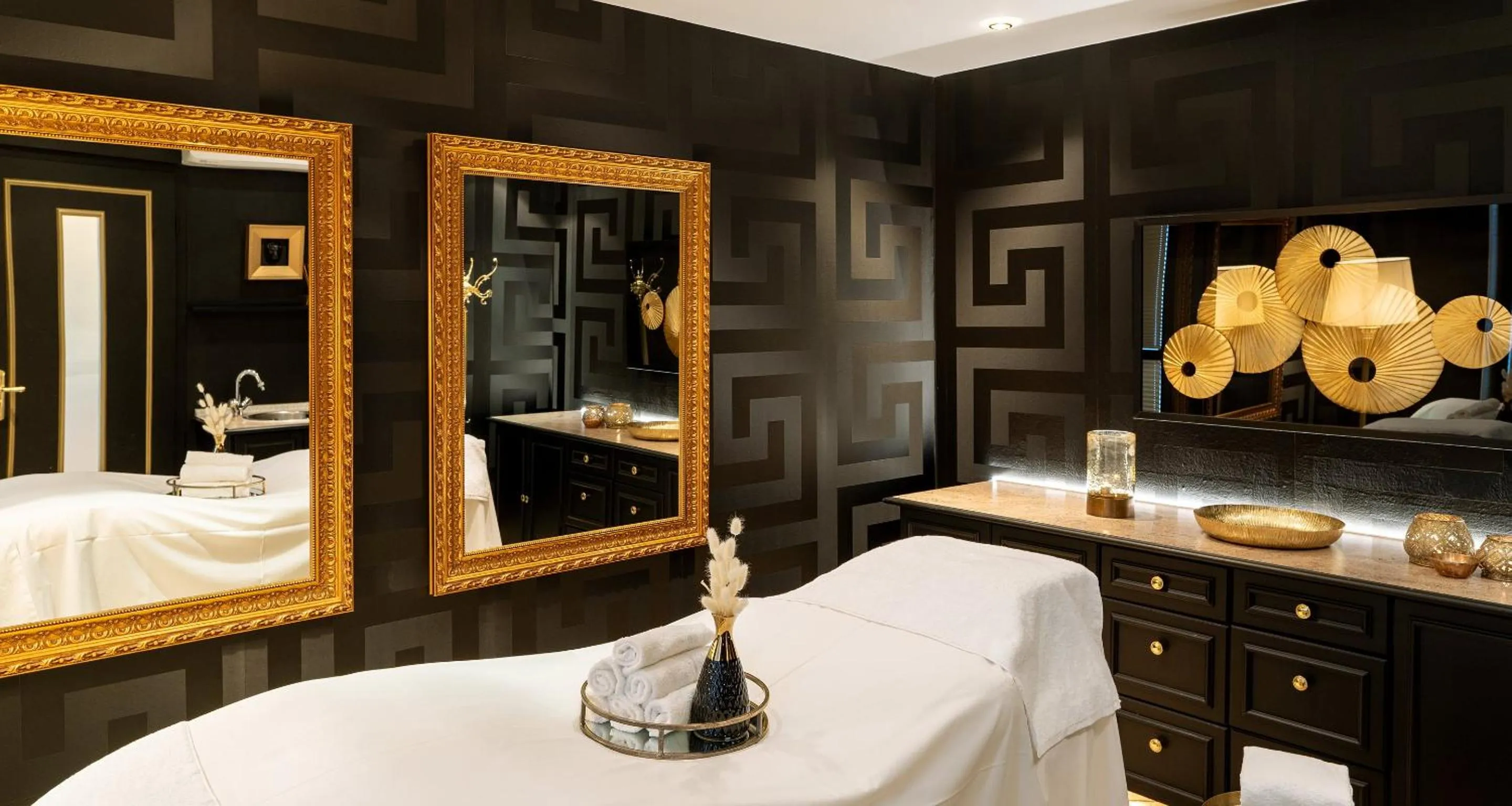 Spa and wellness centre/facilities, Bed in Victor's Residenz-Hotel Schloss Berg