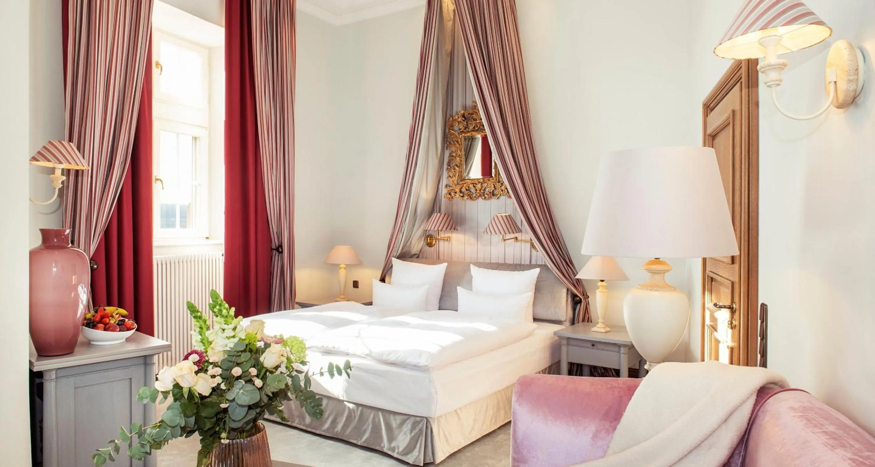 Photo of the whole room, Bed in Victor's Residenz-Hotel Schloss Berg