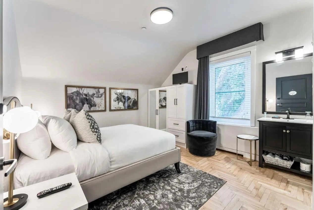 Photo of the whole room, Bed in The Inn on Officers' Garden