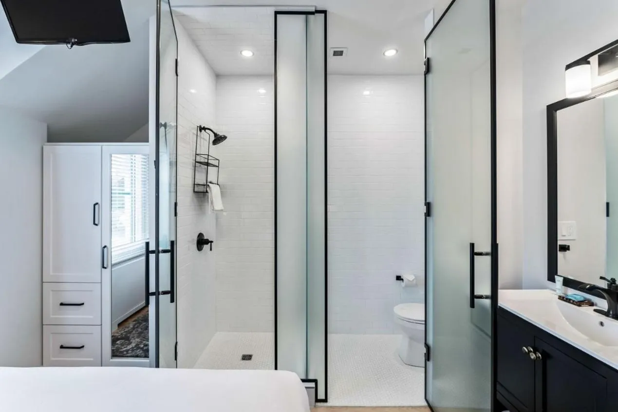 Bathroom in The Inn on Officers' Garden
